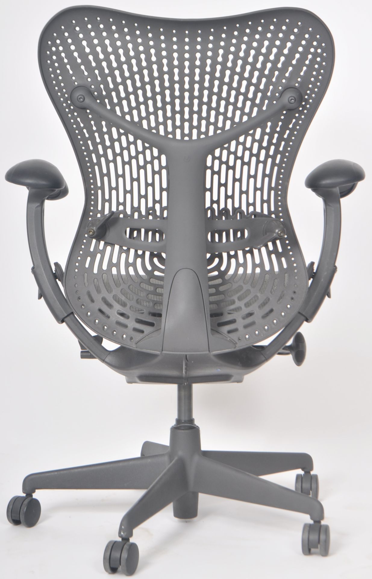 HERMAN MILLER - MIRRA 2 - SWIVEL OFFICE DESK CHAIR BY STUDIO 7.5 - Image 4 of 7