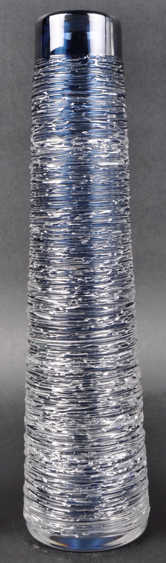 BENGT EDENFALK FOR SKRUF - A TRIO OF SPUN STUDIO ART GLASS VASES - Image 4 of 9