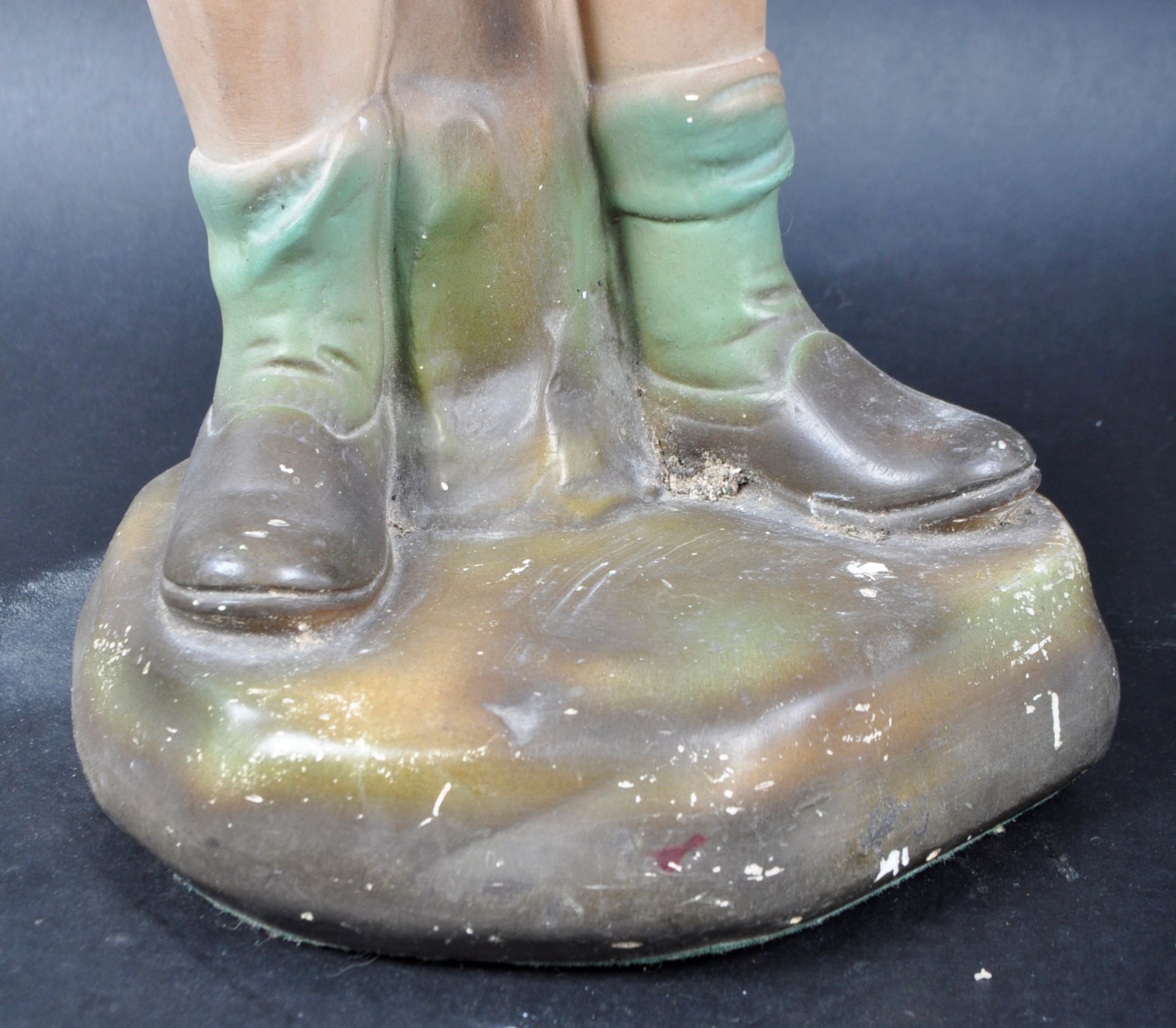 VINTAGE ART DECO CHALKWARE FIGURE OF A YOUNG BOY - Image 6 of 9