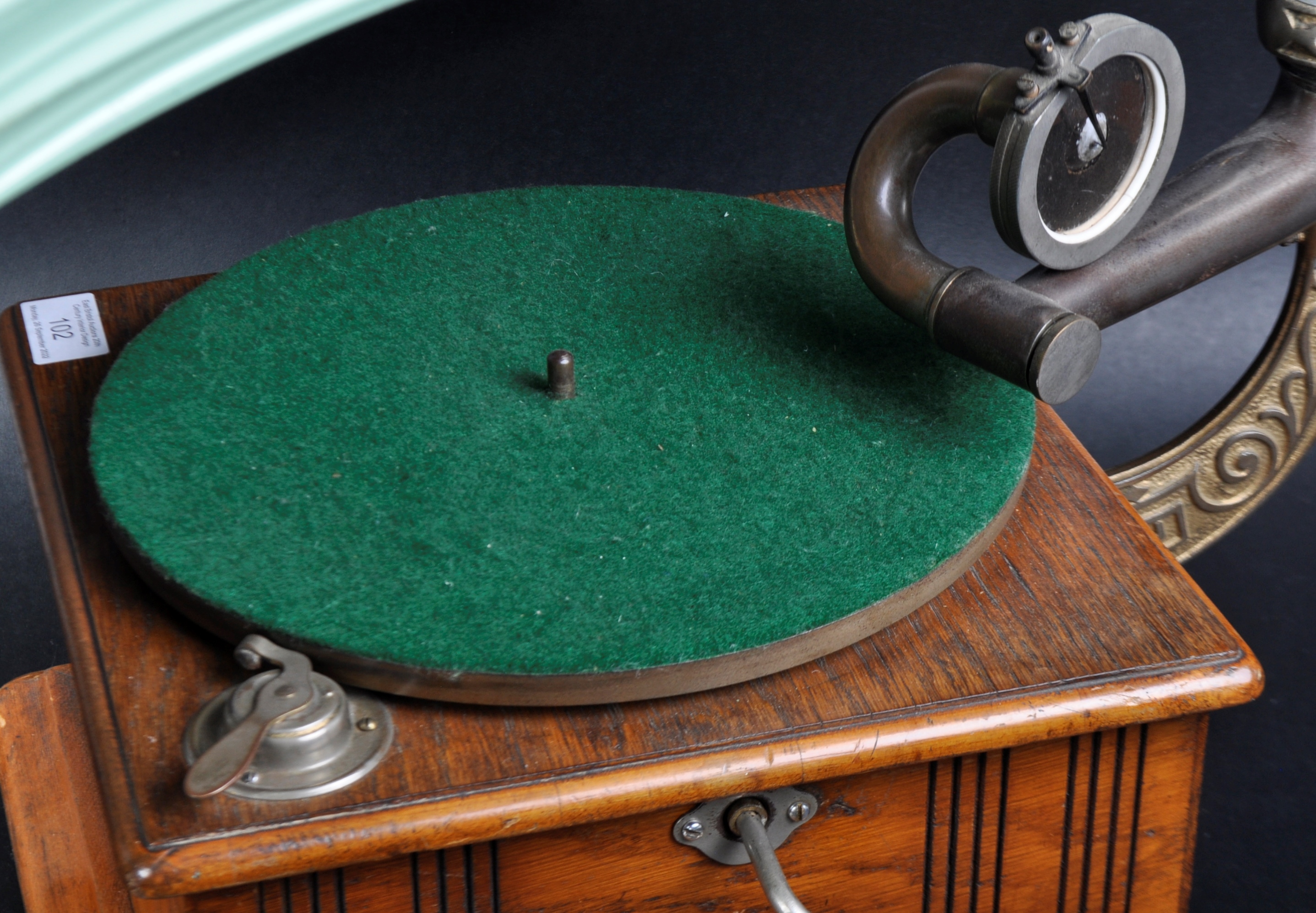 VINTAGE EARLY 20TH CENTURY GRAMOPHONE RECORD PLAYER - Image 5 of 7