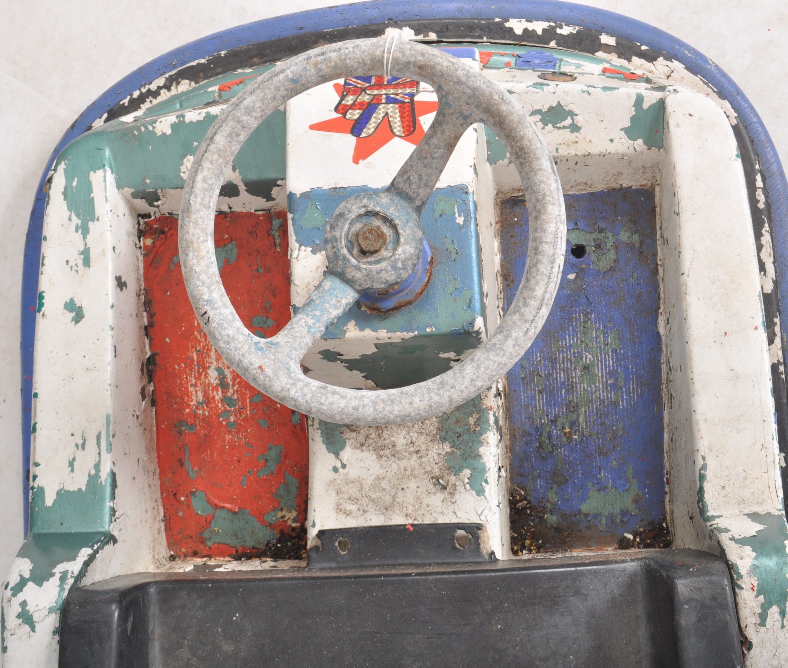 DODGEMS - A VINTAGE FAIRGROUND BUMPER CAR - Image 9 of 10