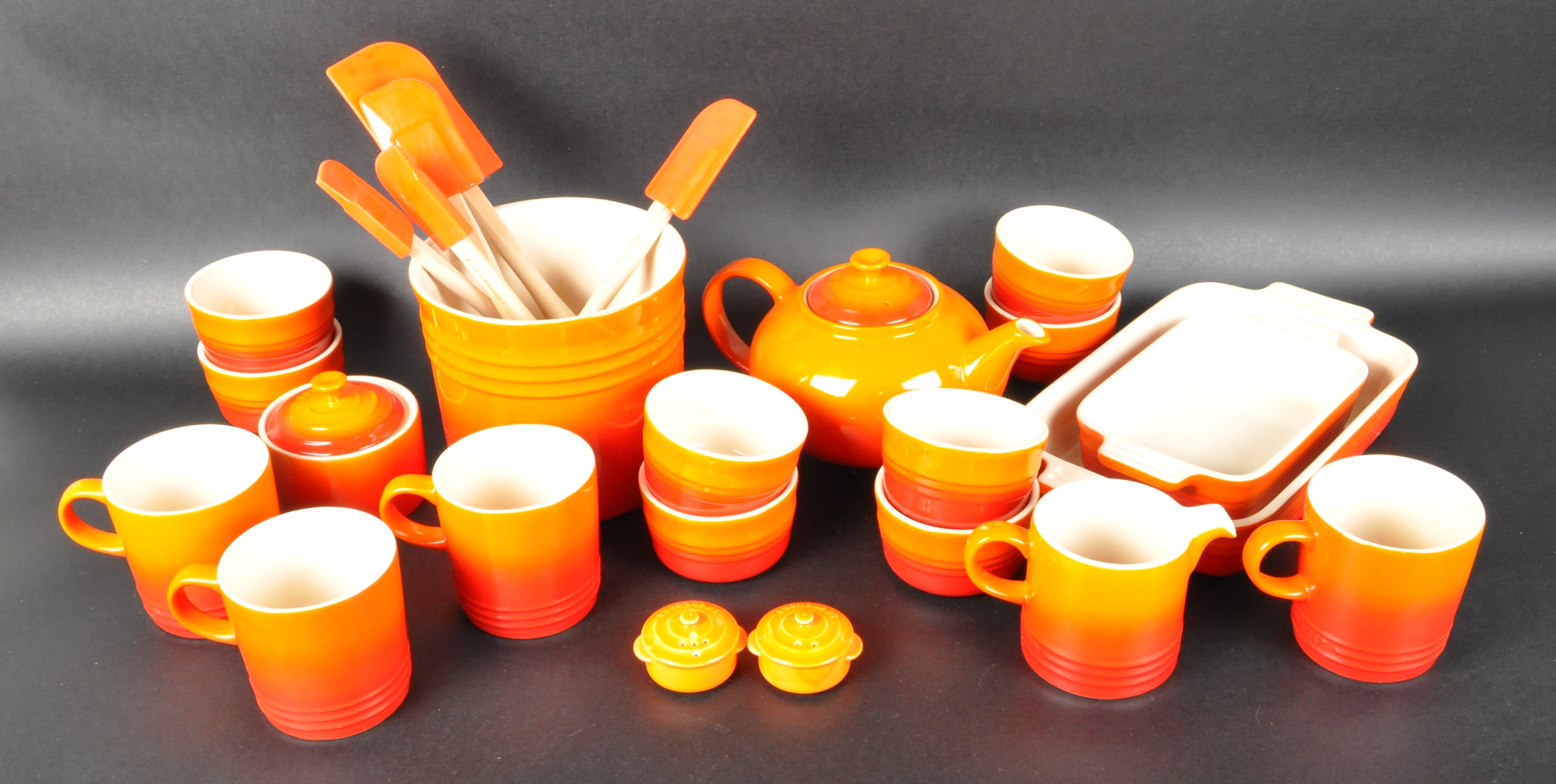 LE CREUSET - SELECTION OF CERAMIC KITCHEN TABLEWARES - Image 2 of 12
