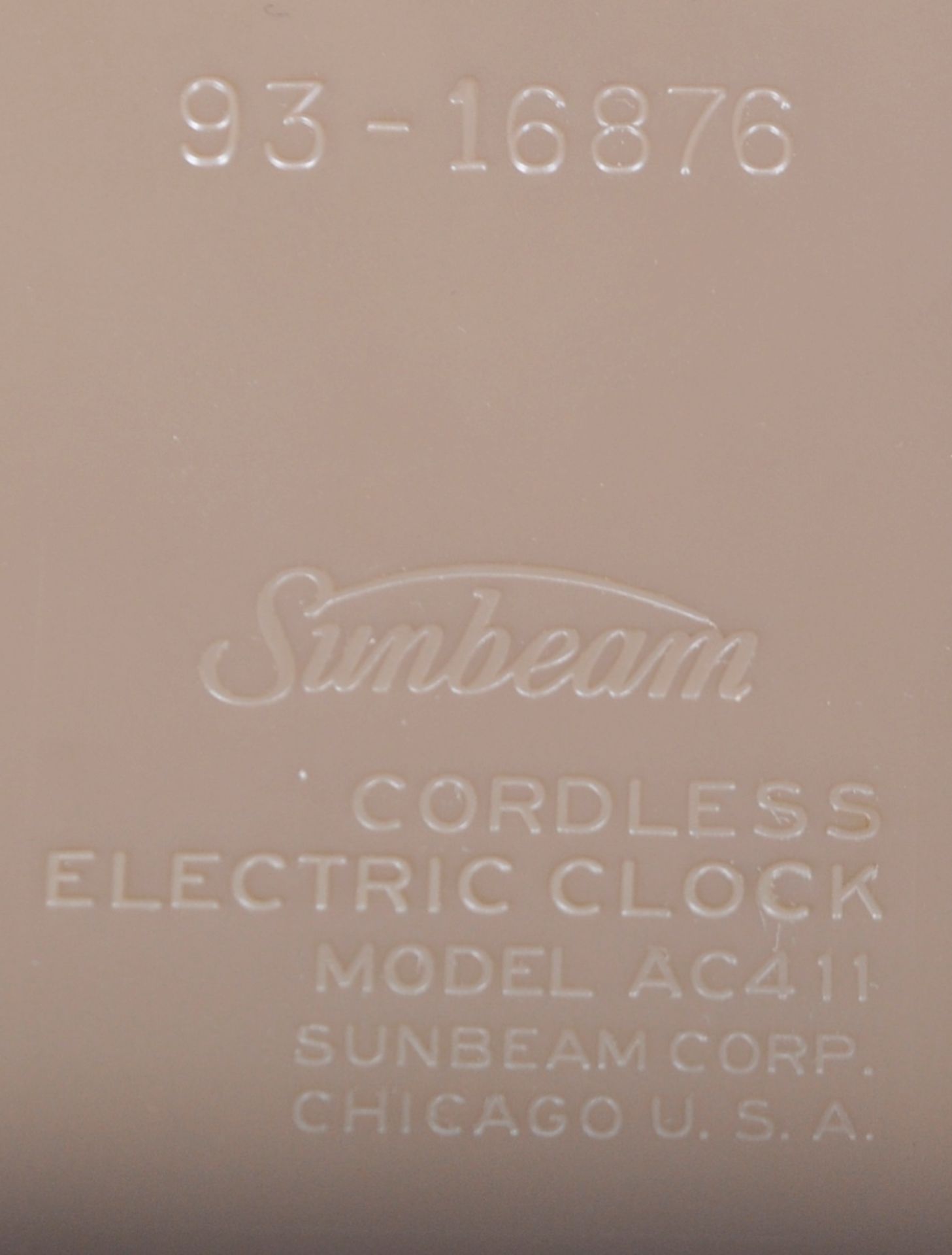 SUNBEAM - MODEL AC411 - RETRO AMERICAN HANGING CLOCK - Image 7 of 7