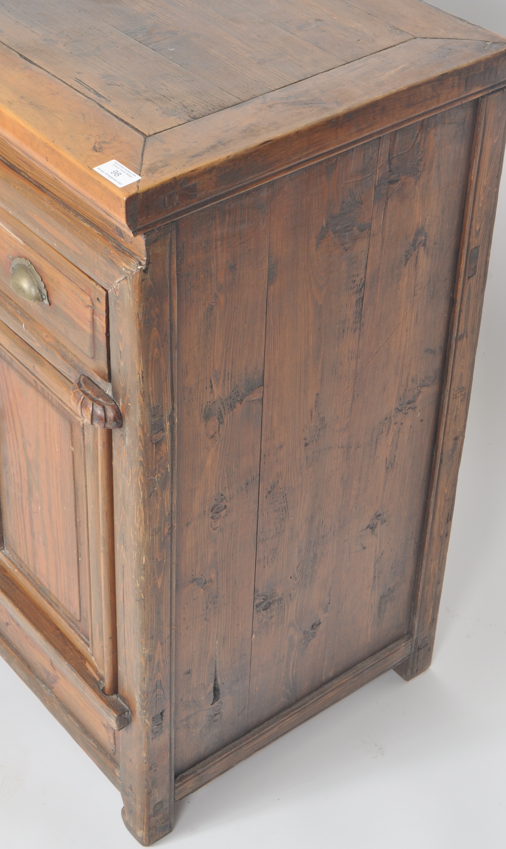 EARLY 20TH CENTURY CHINESE HARDWOOD CUPBOARD - Image 6 of 8