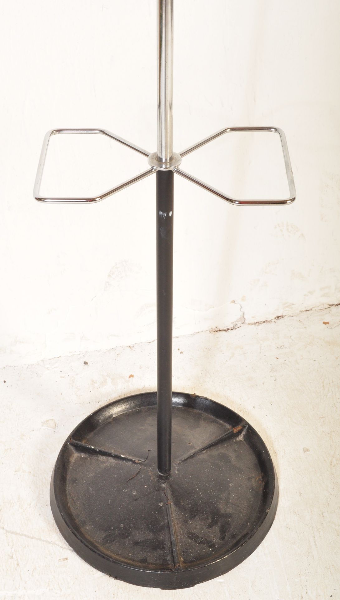 HAGO - MID CENTURY CHROME AND CAST IRON ATOMIC COAT STAND - Image 4 of 4