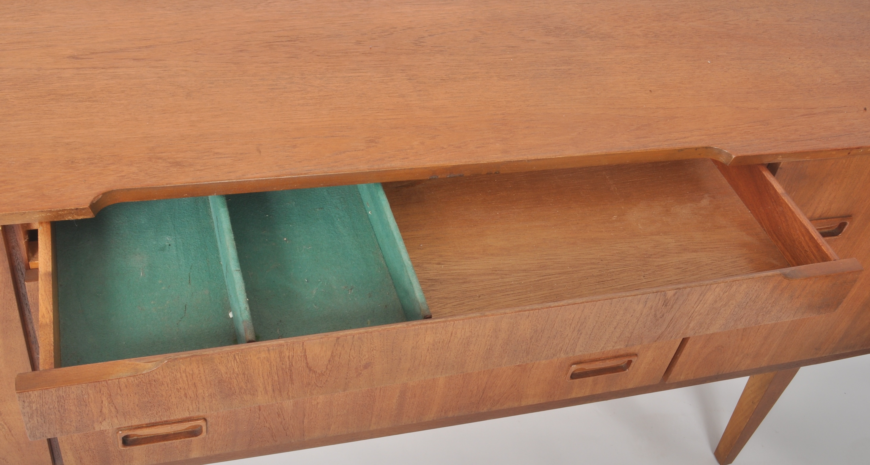 BEAUTILITY - RETRO 1970s TEAK SIDEBOARD CREDENZA - Image 6 of 10