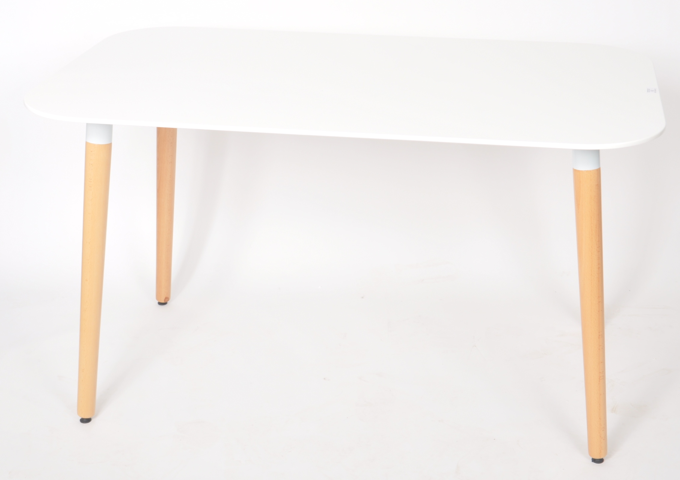 CONTEMPORARY SCANDINAVIAN INFLUENCED DINING TABLE - Image 2 of 6