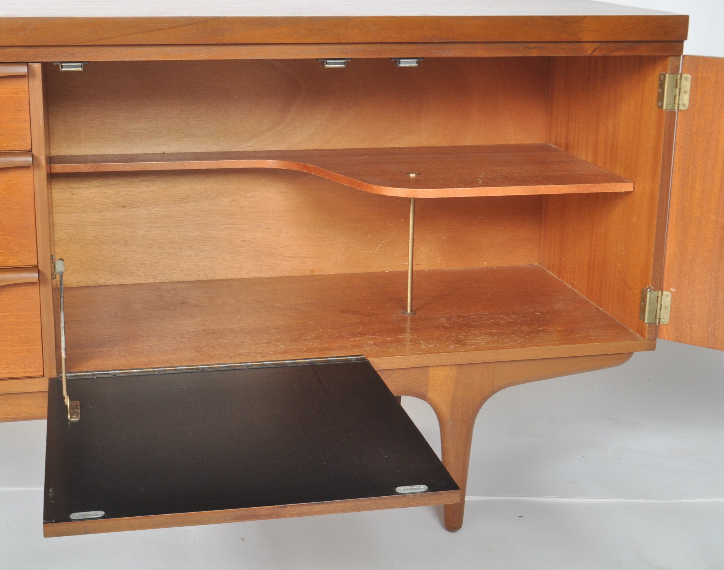 GREAVES & THOMAS - RETRO TEAK WOOD SIDEBOARD CREDENZA - Image 5 of 7