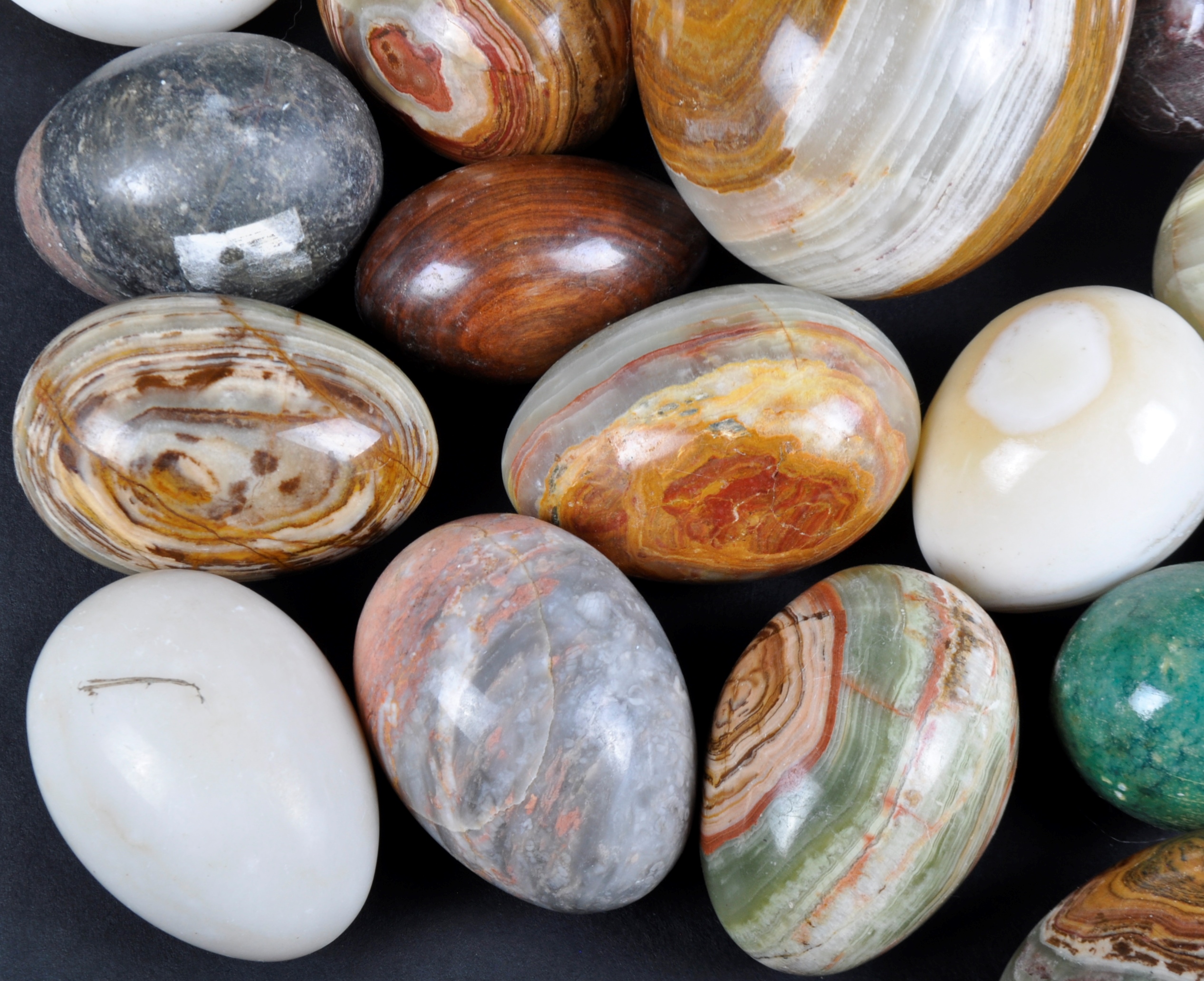 LARGE COLLECTION OF 90 MARBLE / MINERAL EGGS - Bild 5 aus 7