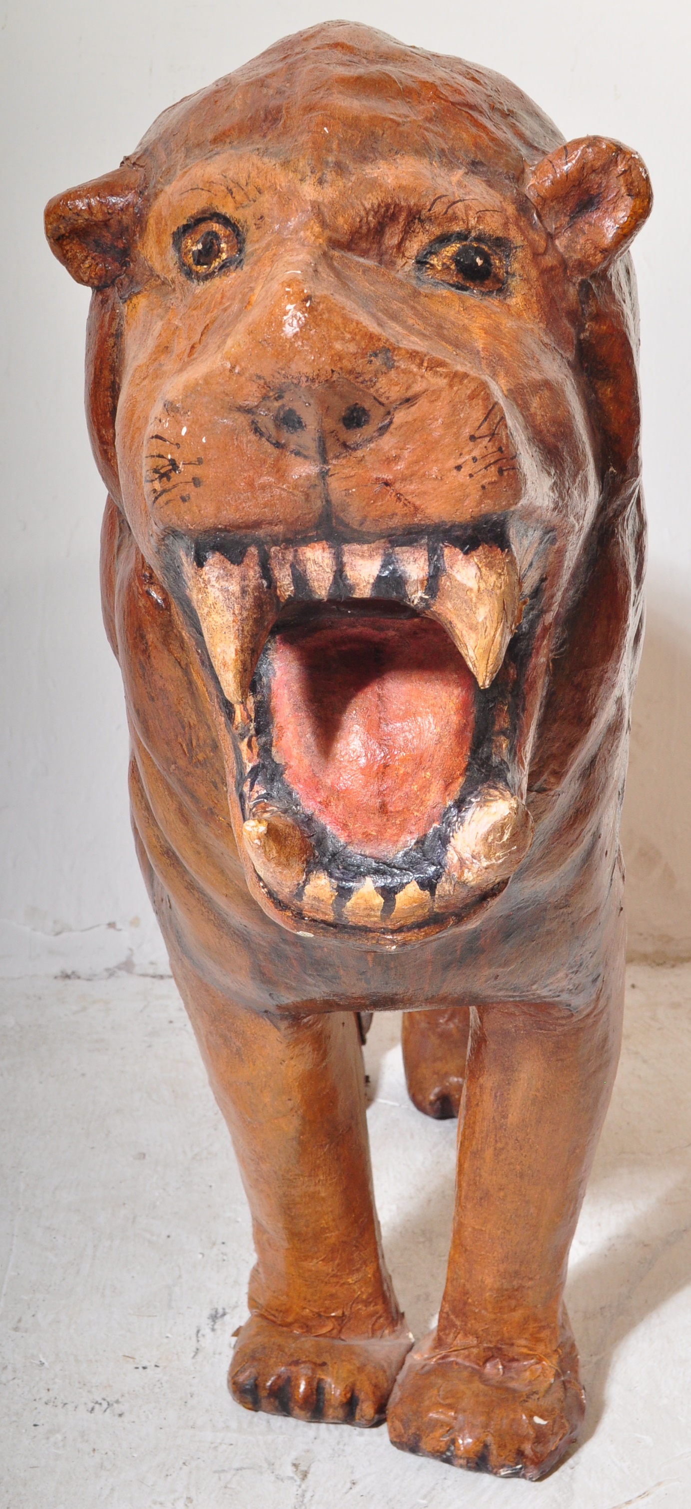 LARGE EARLY 20TH CENTURY PAPIER MACHE LION SCULPTURE - Image 6 of 6