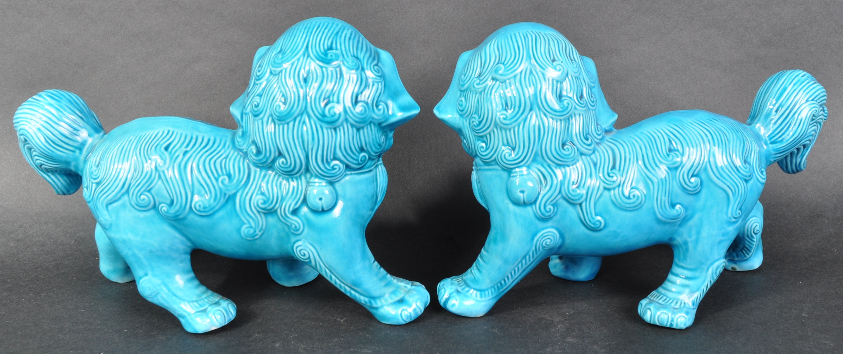 MATCHING PAIR OF BLUE GLAZED CERAMIC DOGS OF FOE - Image 6 of 7