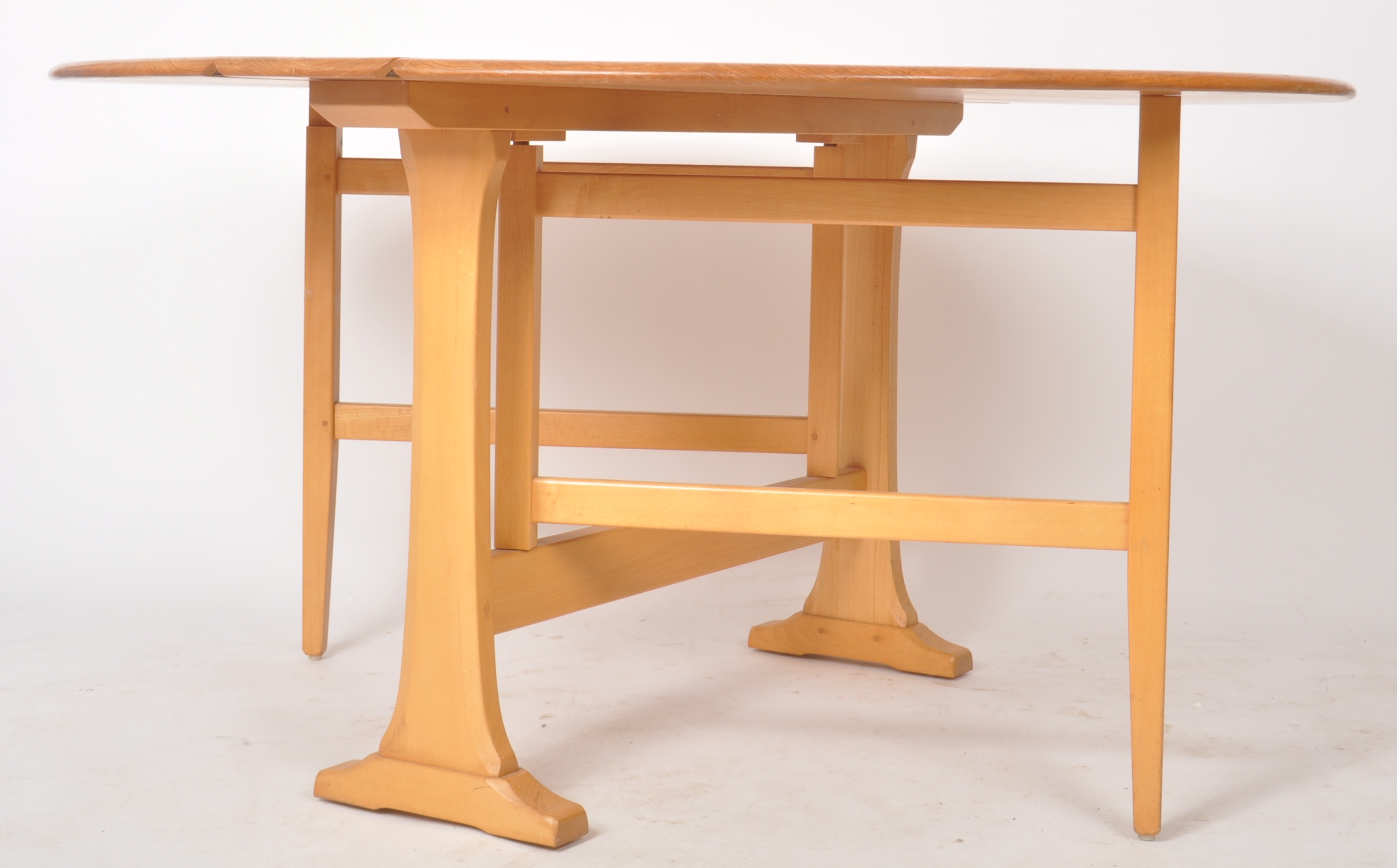 LUCIAN ERCOLANI MODEL 610 WINDSOR BEECH AND ELM TABLE - Image 3 of 9