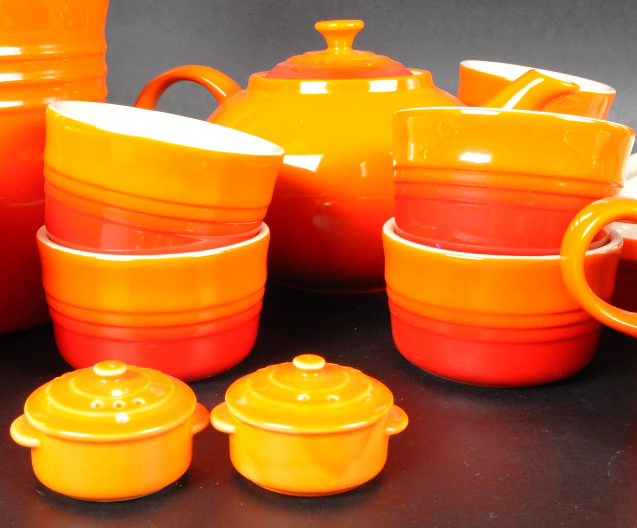 LE CREUSET - SELECTION OF CERAMIC KITCHEN TABLEWARES - Image 8 of 12