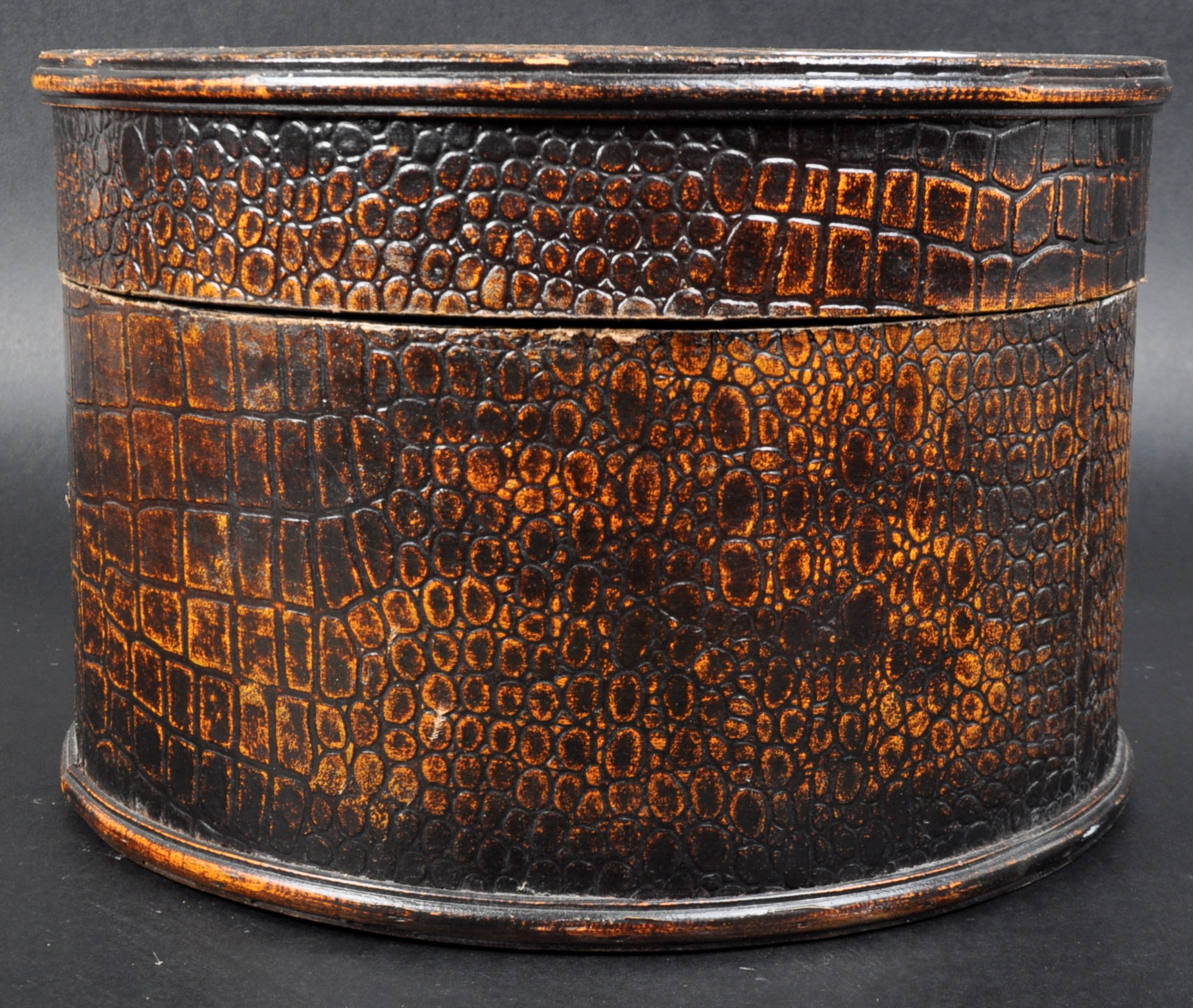 EARLY 20TH CENTURY ART DECO FAUX CROCODILE SKIN HAT BOX