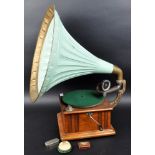 VINTAGE EARLY 20TH CENTURY GRAMOPHONE RECORD PLAYER