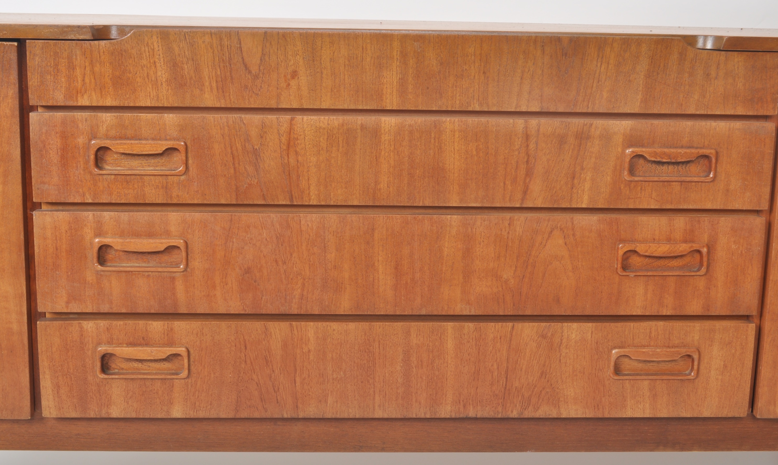 BEAUTILITY - RETRO 1970s TEAK SIDEBOARD CREDENZA - Image 4 of 10