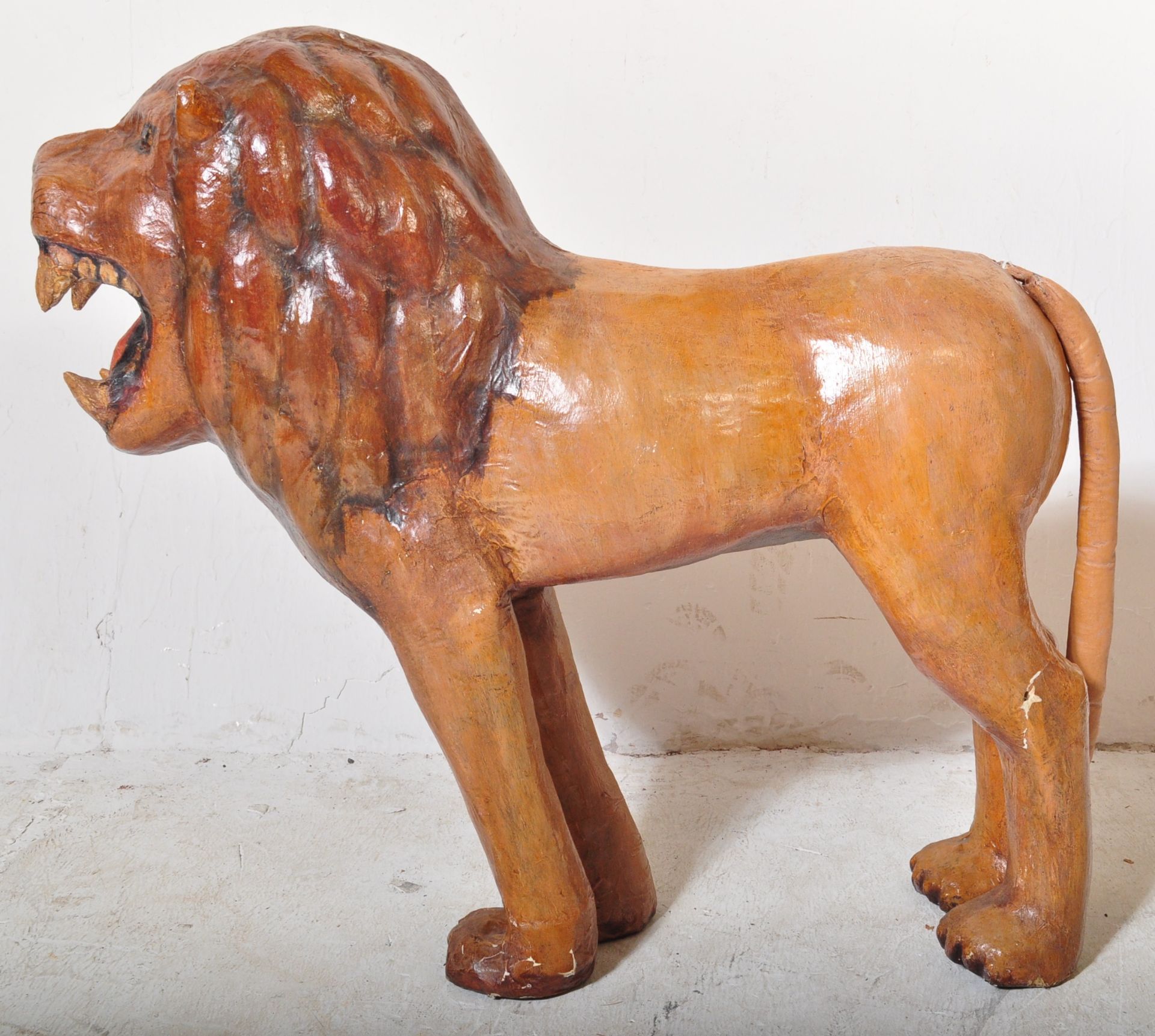 LARGE EARLY 20TH CENTURY PAPIER MACHE LION SCULPTURE - Image 5 of 6