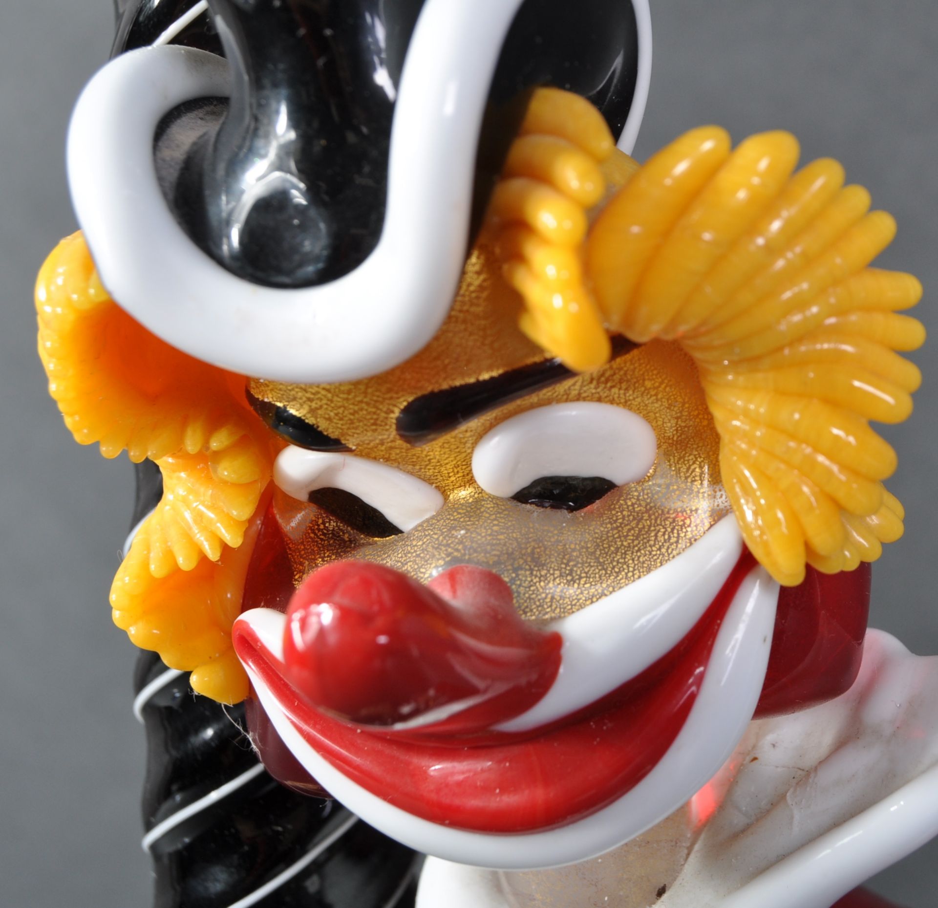 LARGE RETRO MURANO STUDIO ART GLASS CLOWN ORNAMENT - Image 7 of 8