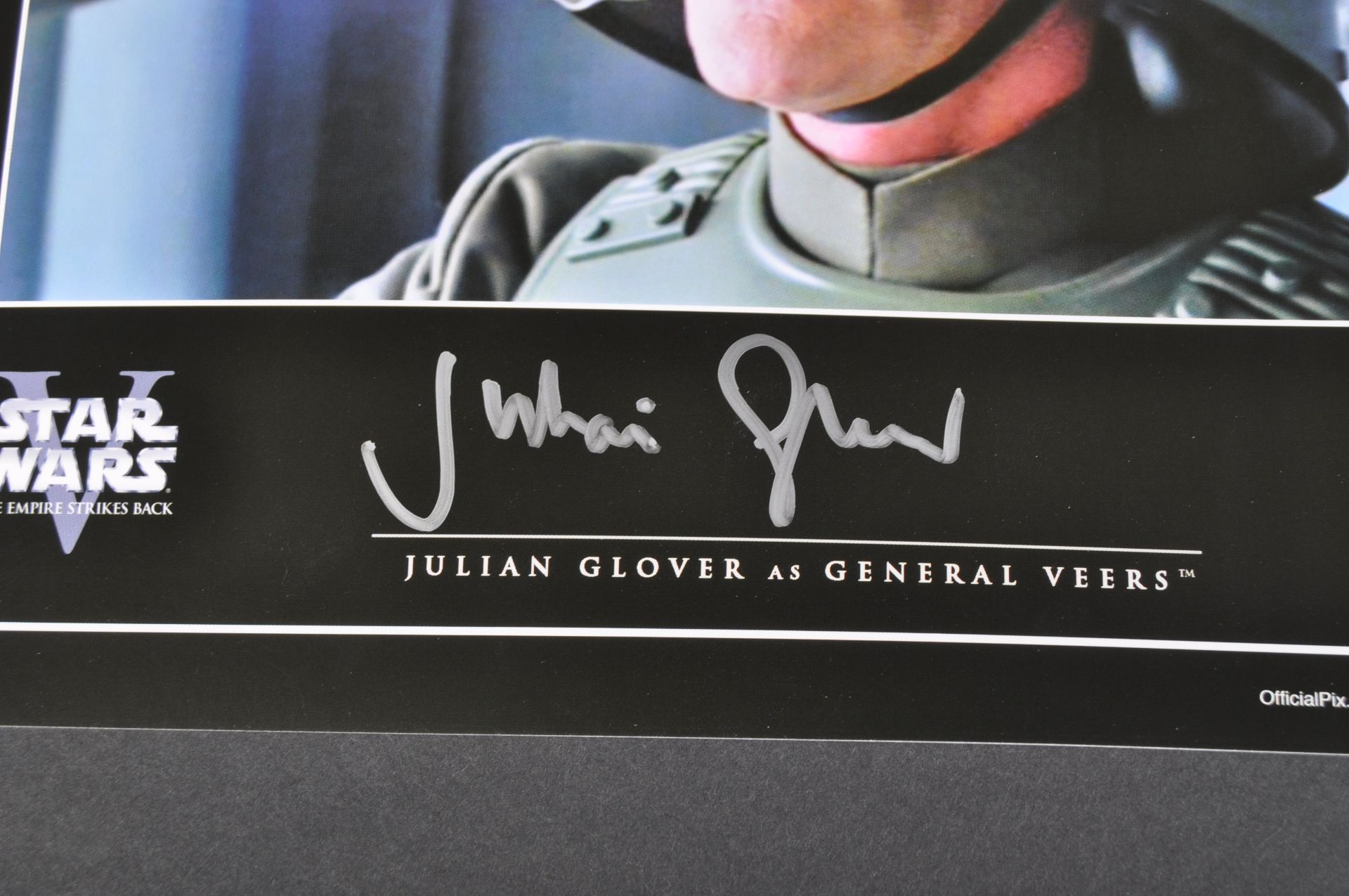 STAR WARS - JULIAN GLOVER (GENERAL VEERS) - OFFICIAL PIX SIGNED 8X10" - Bild 2 aus 2