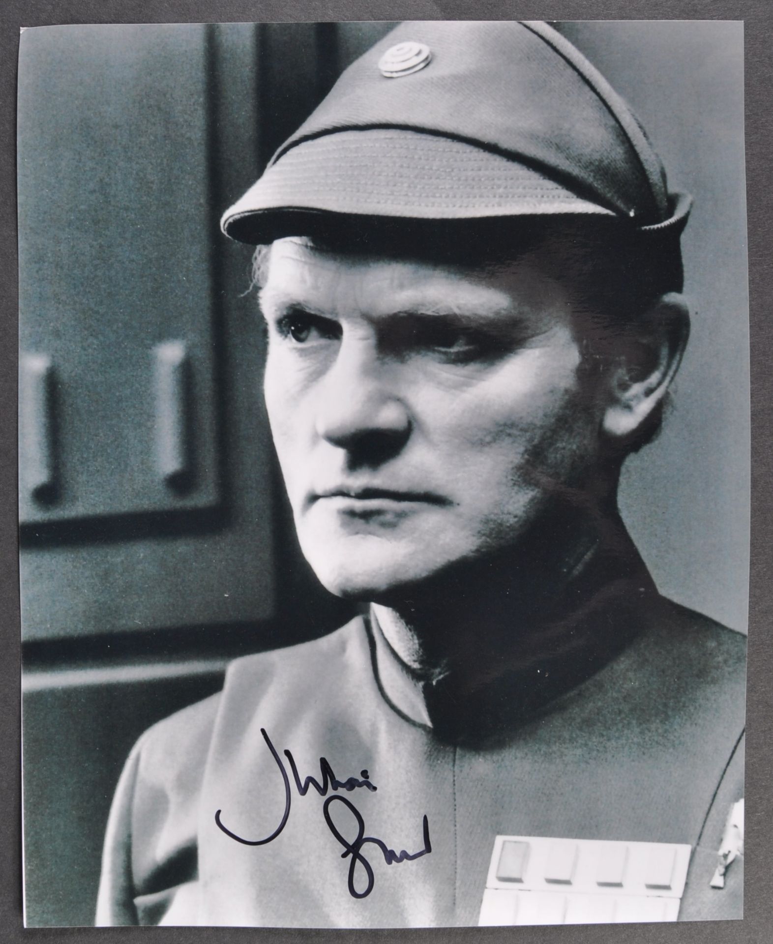 STAR WARS - JULIAN GLOVER (GENERAL VEERS) - SIGNED 8X10"