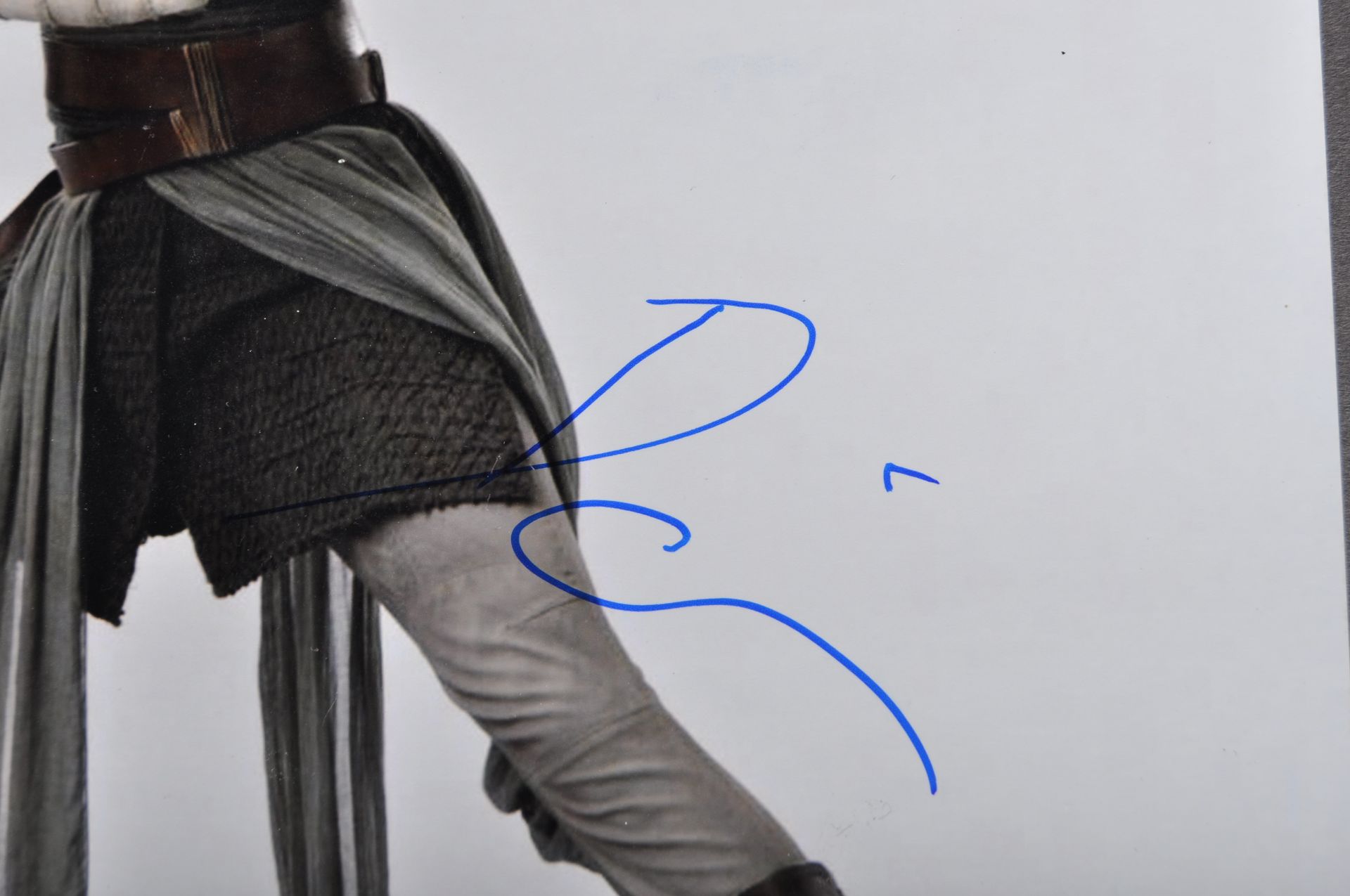 STAR WARS - DAISY RIDLEY - AUTOGRAPHED 8X10" - AFTAL - Image 2 of 2