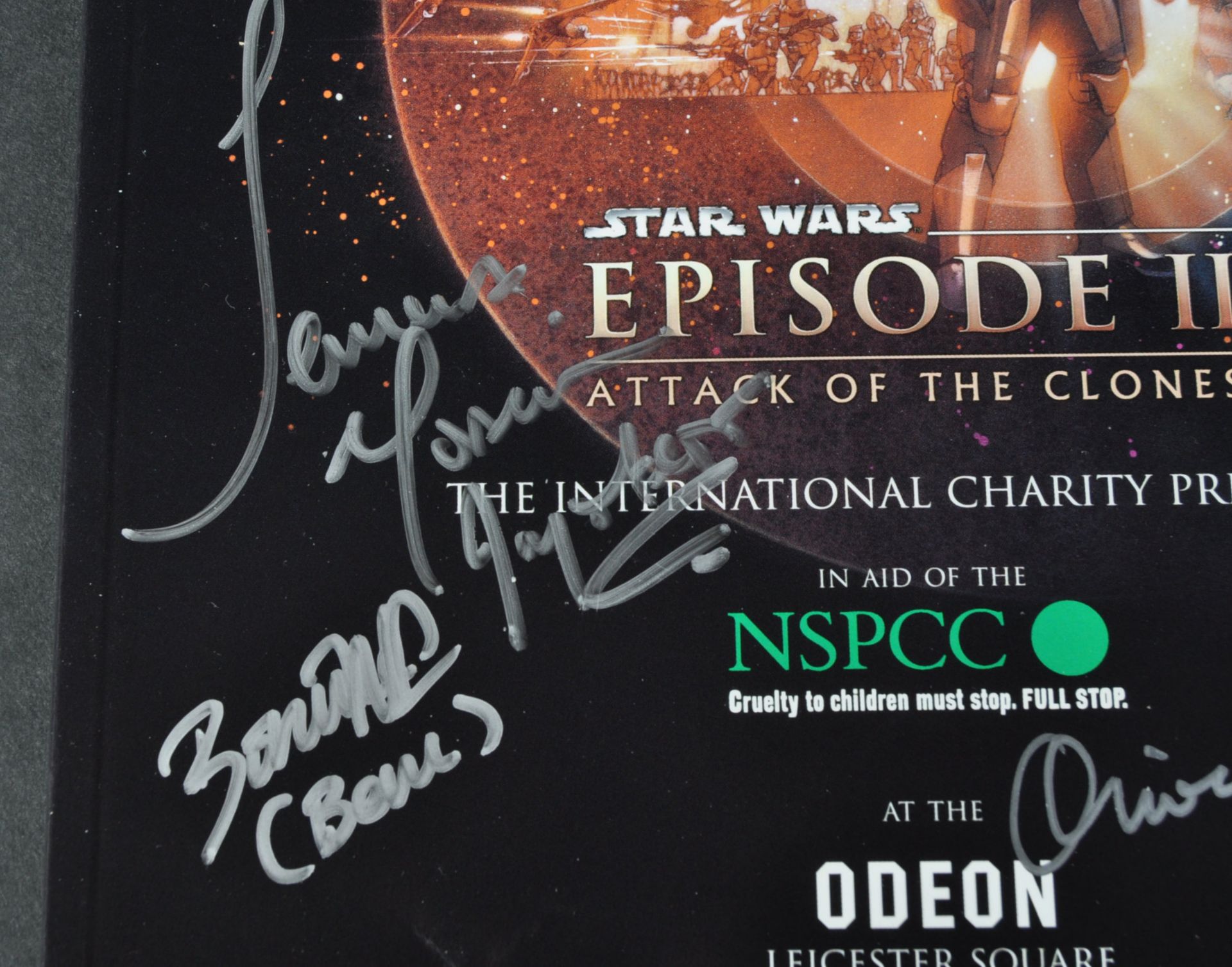 STAR WARS - ATTACK OF THE CLONES - SIGNED PREMIERE BROCHURE - Image 3 of 4