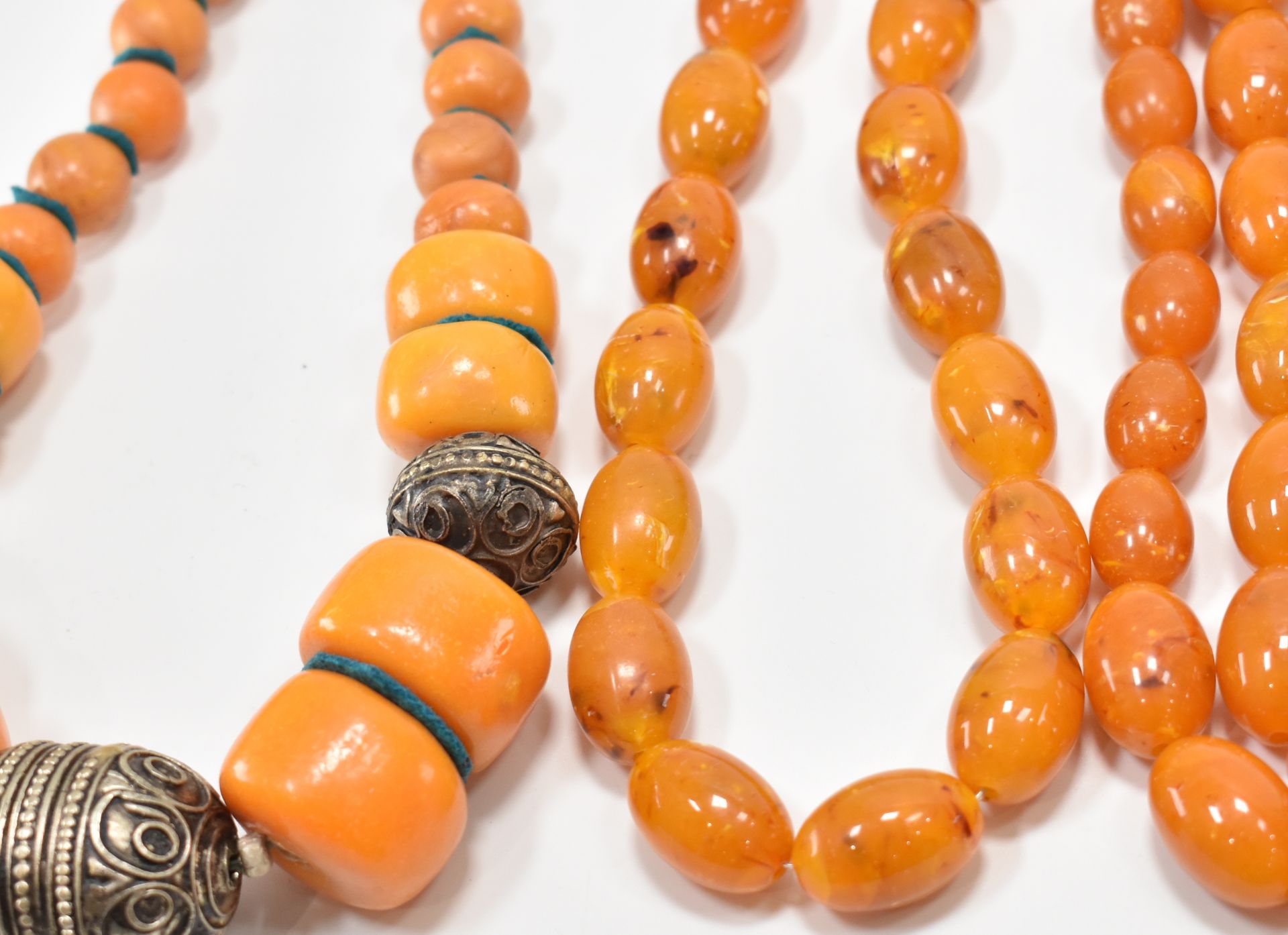 VINTAGE FAUX AMBER NECKLACES & TRIBAL NECKLACE - Bild 2 aus 5