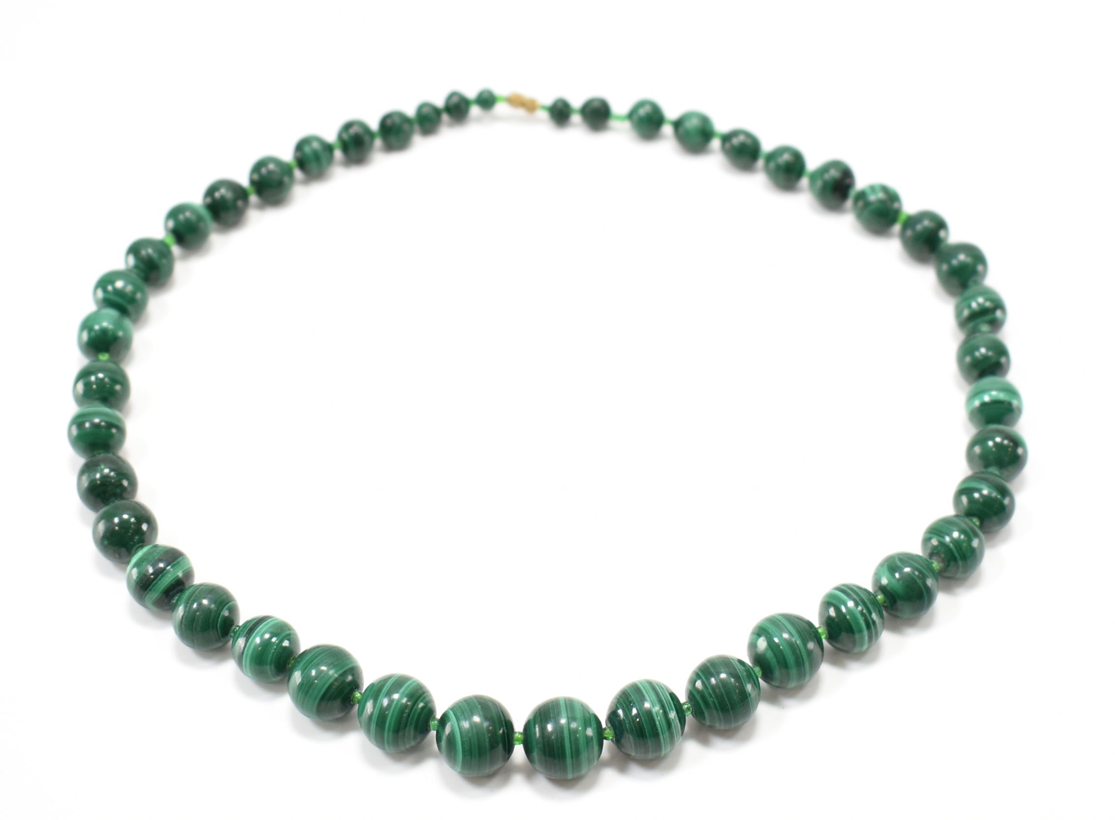 VINTAGE SINGLE STRING MALACHITE BEAD NECKLACE - Image 2 of 4