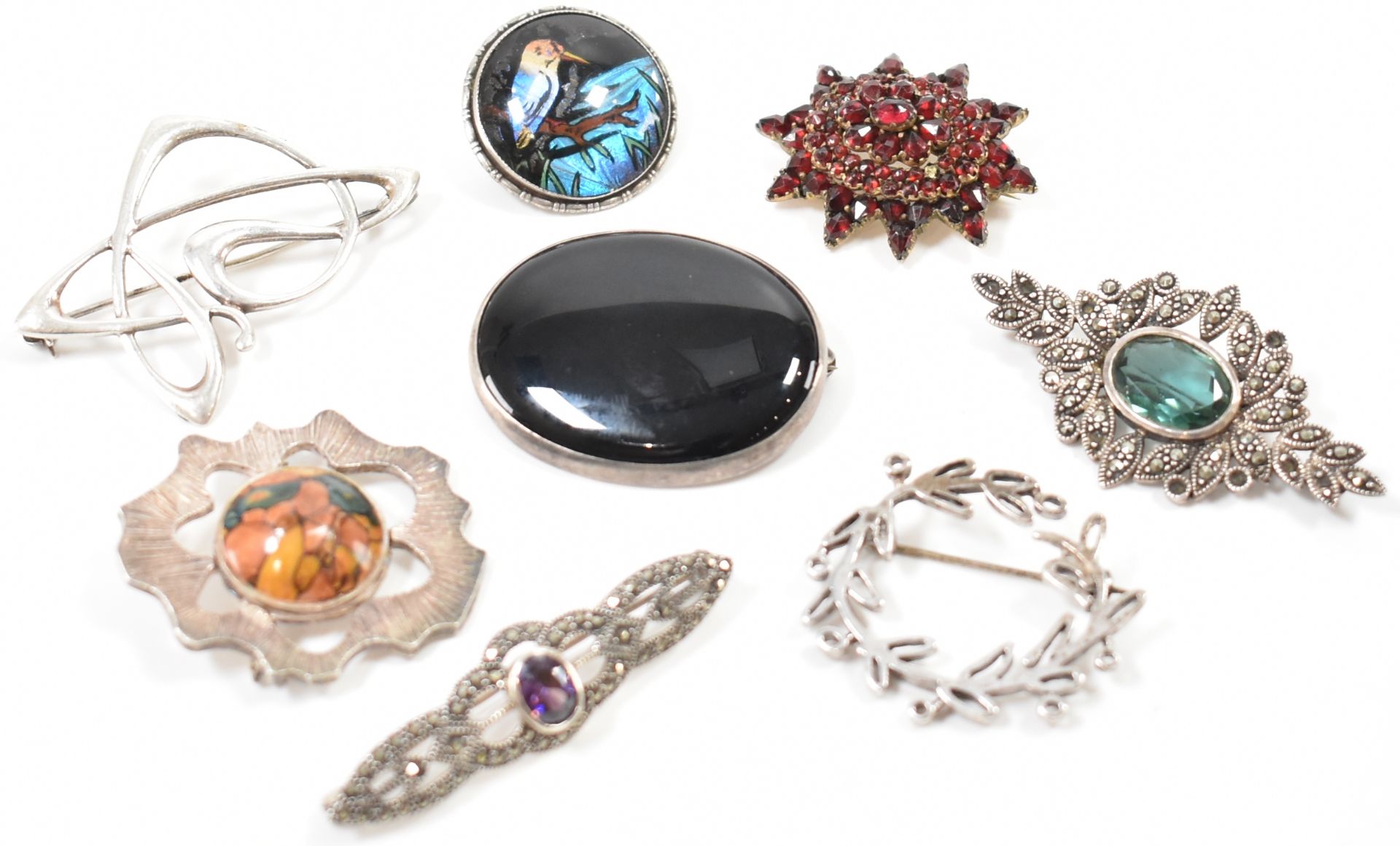 EIGHT VINTAGE SILVER BROOCHES & VICTORIAN GARNET BROOCH