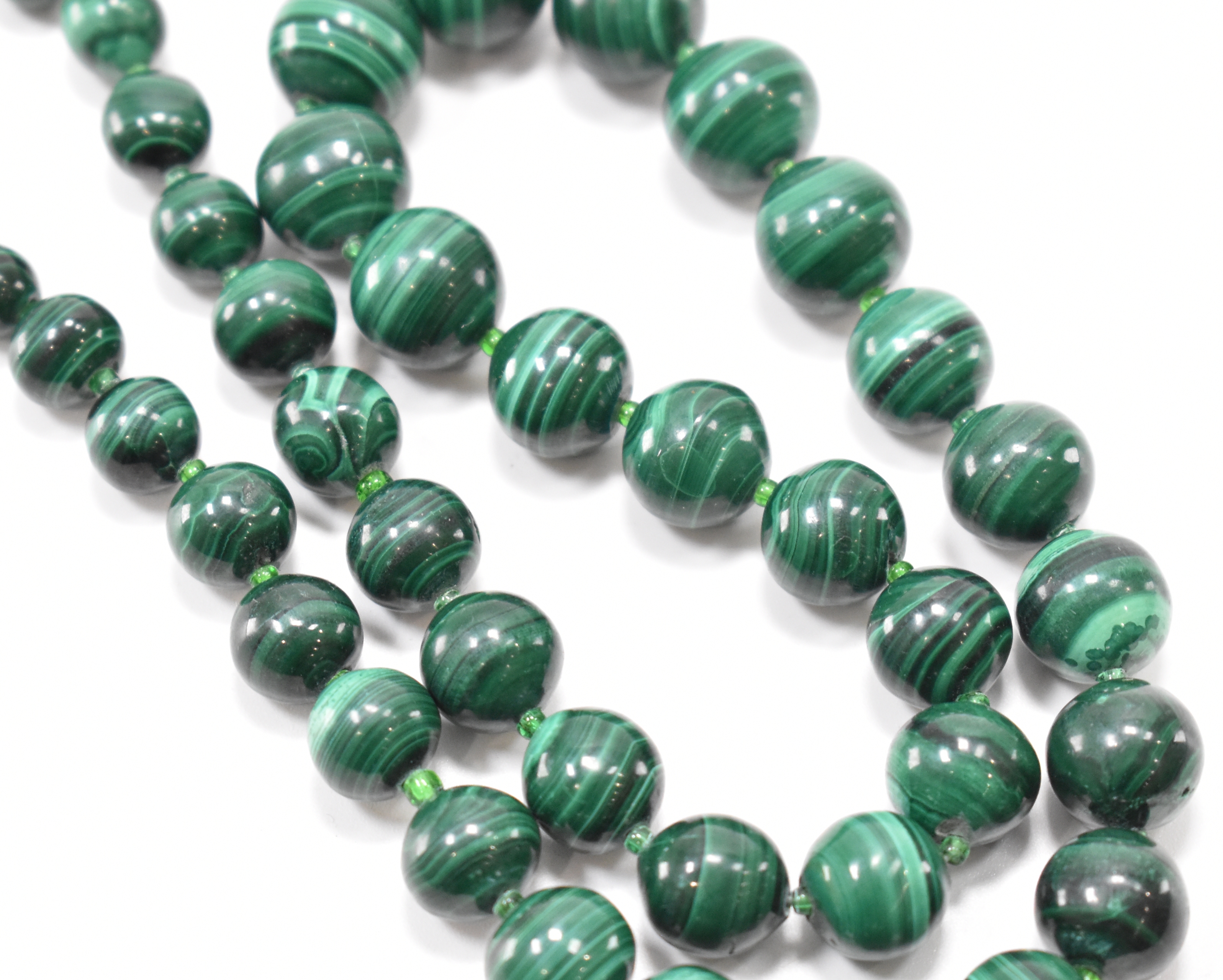 VINTAGE SINGLE STRING MALACHITE BEAD NECKLACE - Image 3 of 4