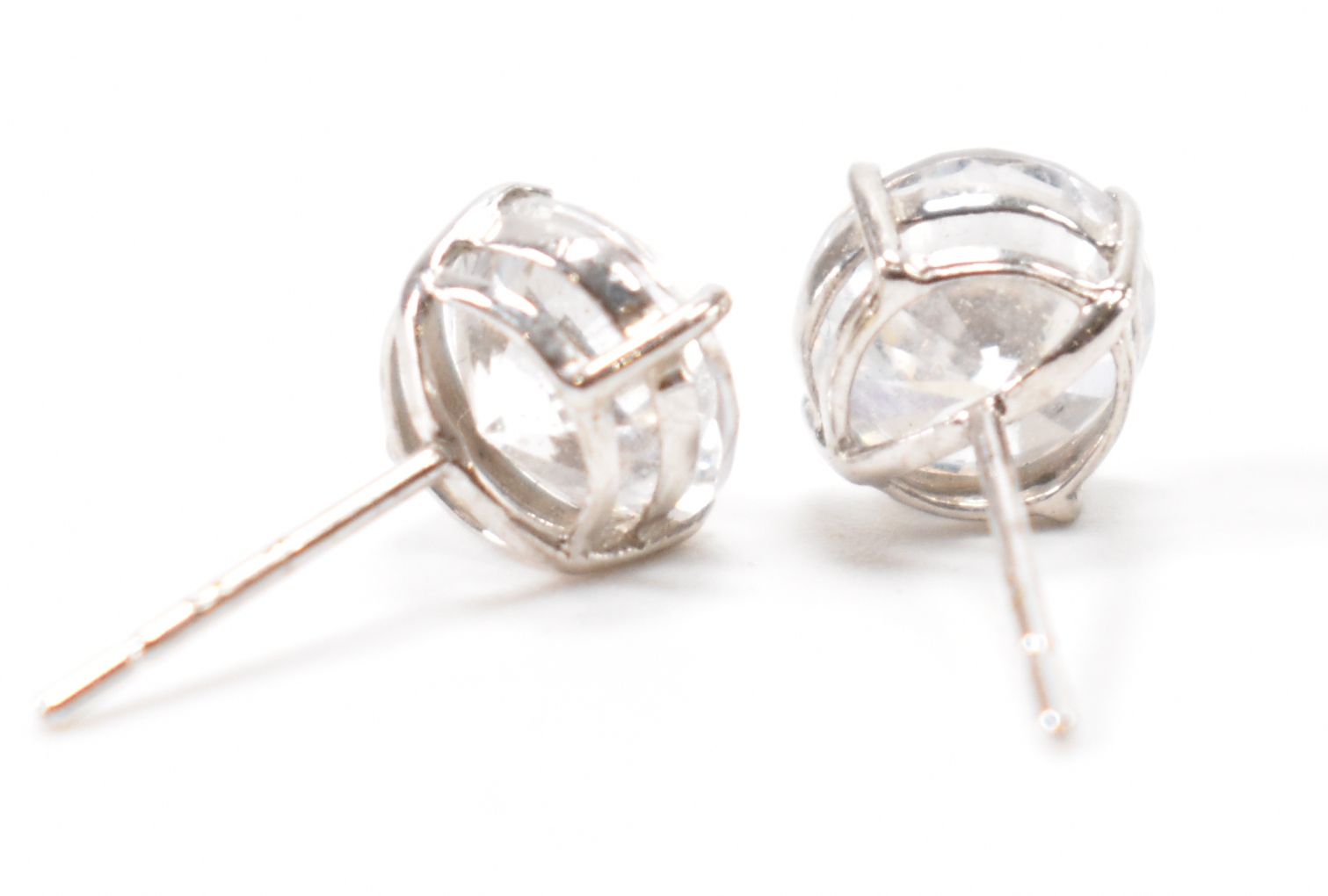 PAIR OF 9CT WHITE GOLD & CZ STUD EARRINGS - Image 3 of 5
