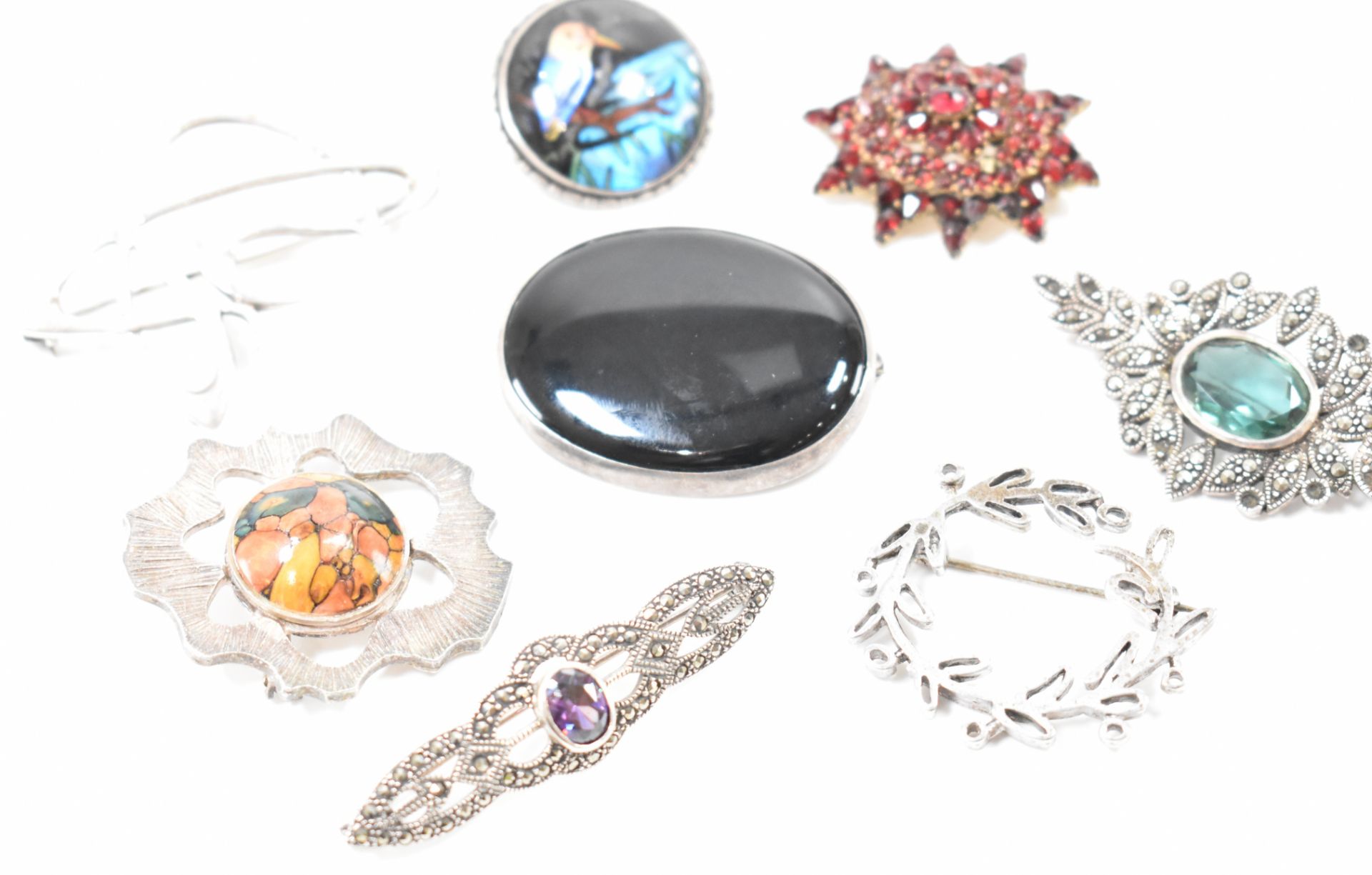 EIGHT VINTAGE SILVER BROOCHES & VICTORIAN GARNET BROOCH - Image 4 of 4