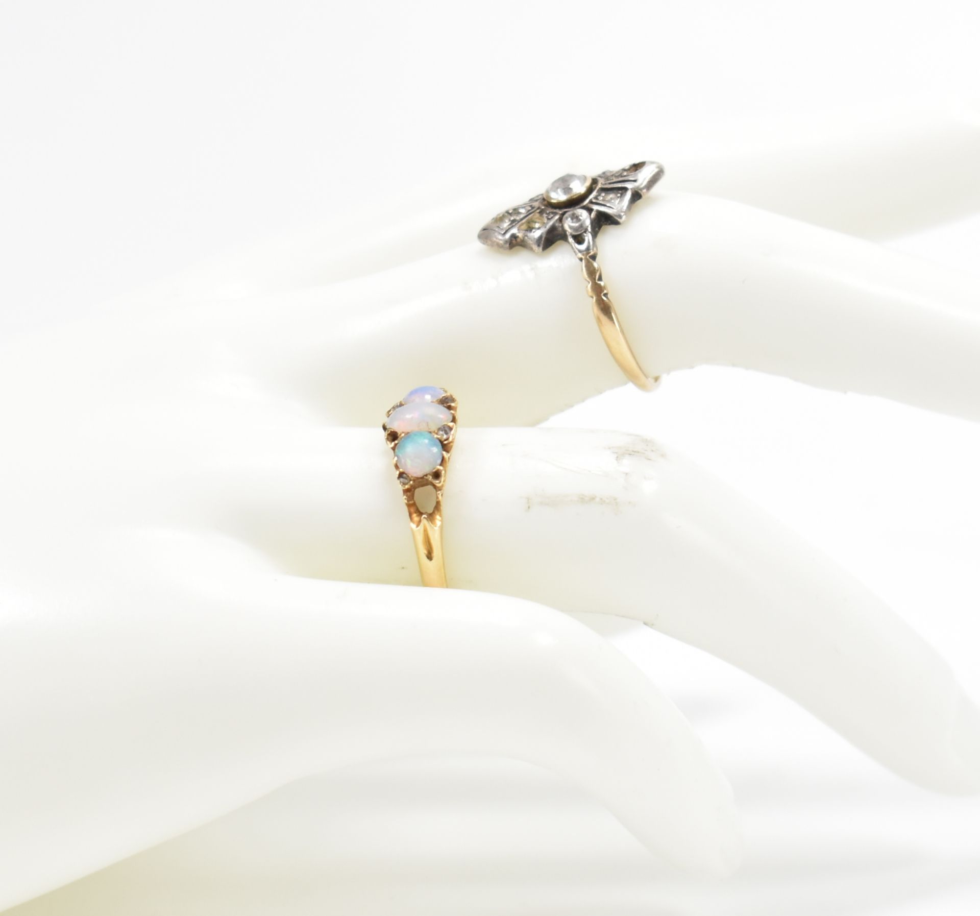 TWO ANTIQUE GOLD RINGS - OPAL & PANEL RING - Image 5 of 5