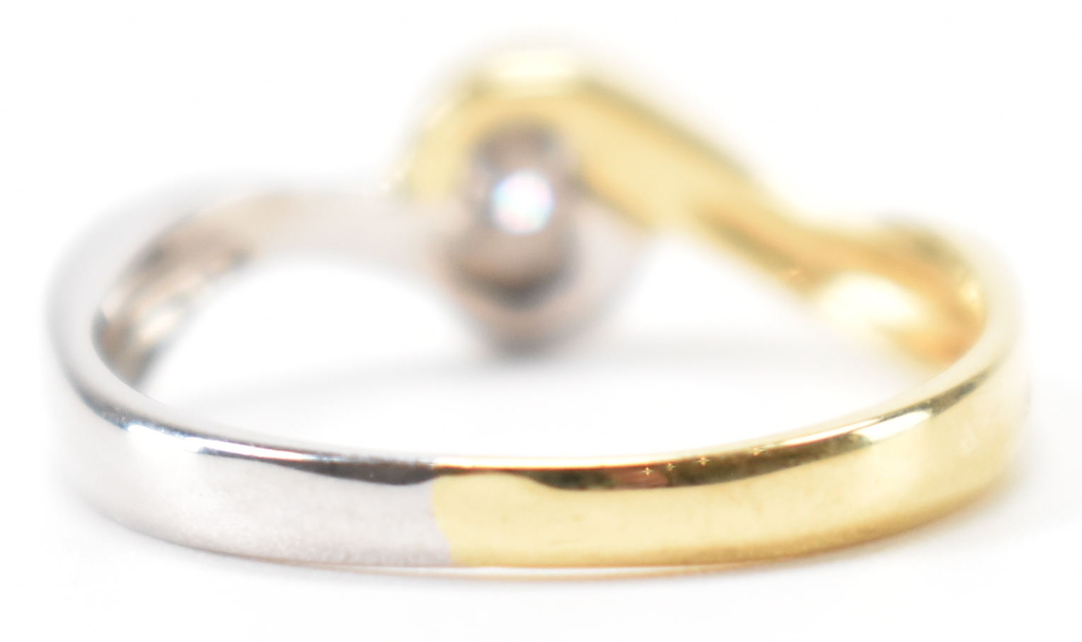 TWO TONE GOLD & DIAMOND CROSSOVER RING - Image 4 of 9