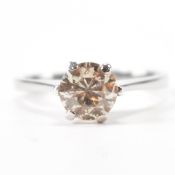 WHITE GOLD & DIAMOND SOLITAIRE RING