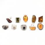 GROUP OF TEN SILVER & WHITE METAL RINGS - AMBER