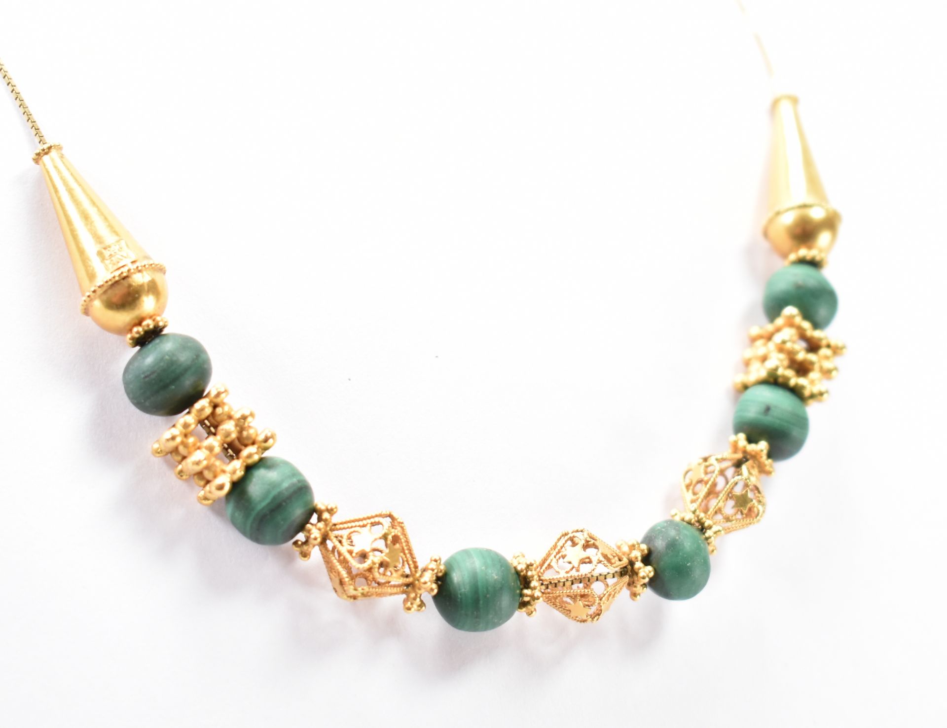 18CT GOLD & MALACHITE BEADED NECKLACE - Bild 3 aus 5