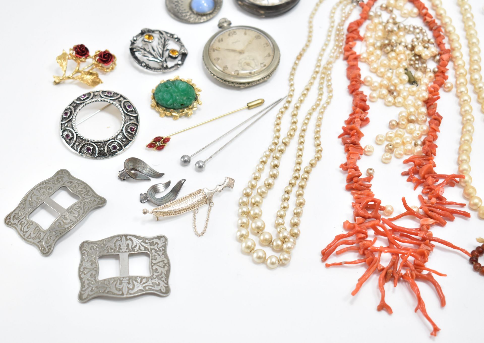 COLLECTION OF VINTAGE COSTUME JEWELLERY - Image 5 of 6