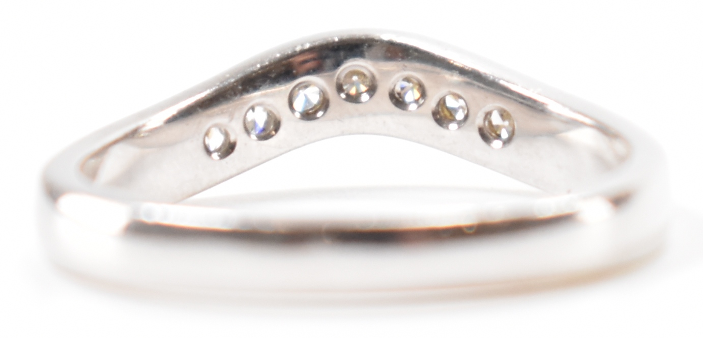 HALLMARKED 9CT WHITE GOLD & DIAMOND WEDDING BAND RING - Image 3 of 7