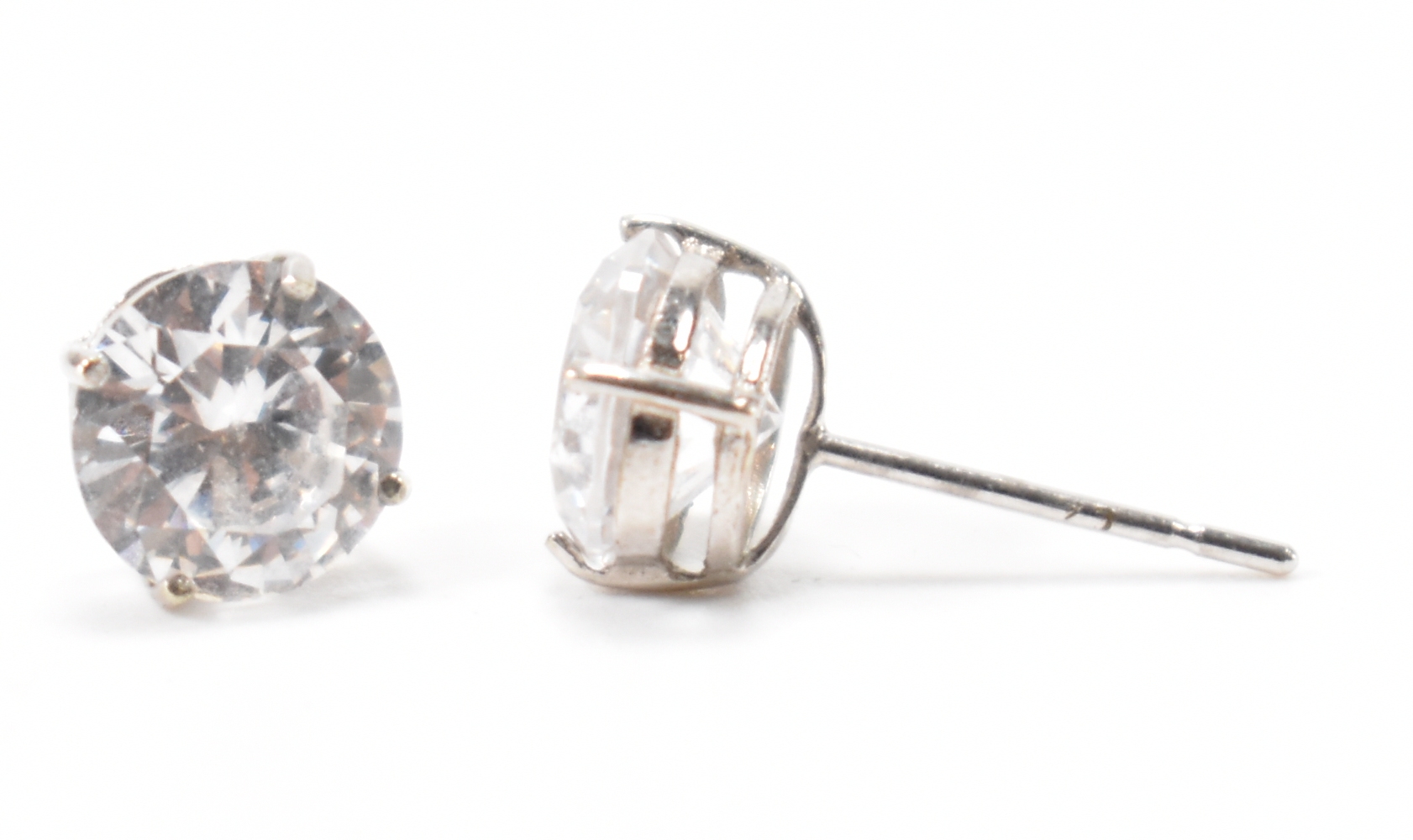 PAIR OF 9CT WHITE GOLD & CZ STUD EARRINGS - Image 2 of 5