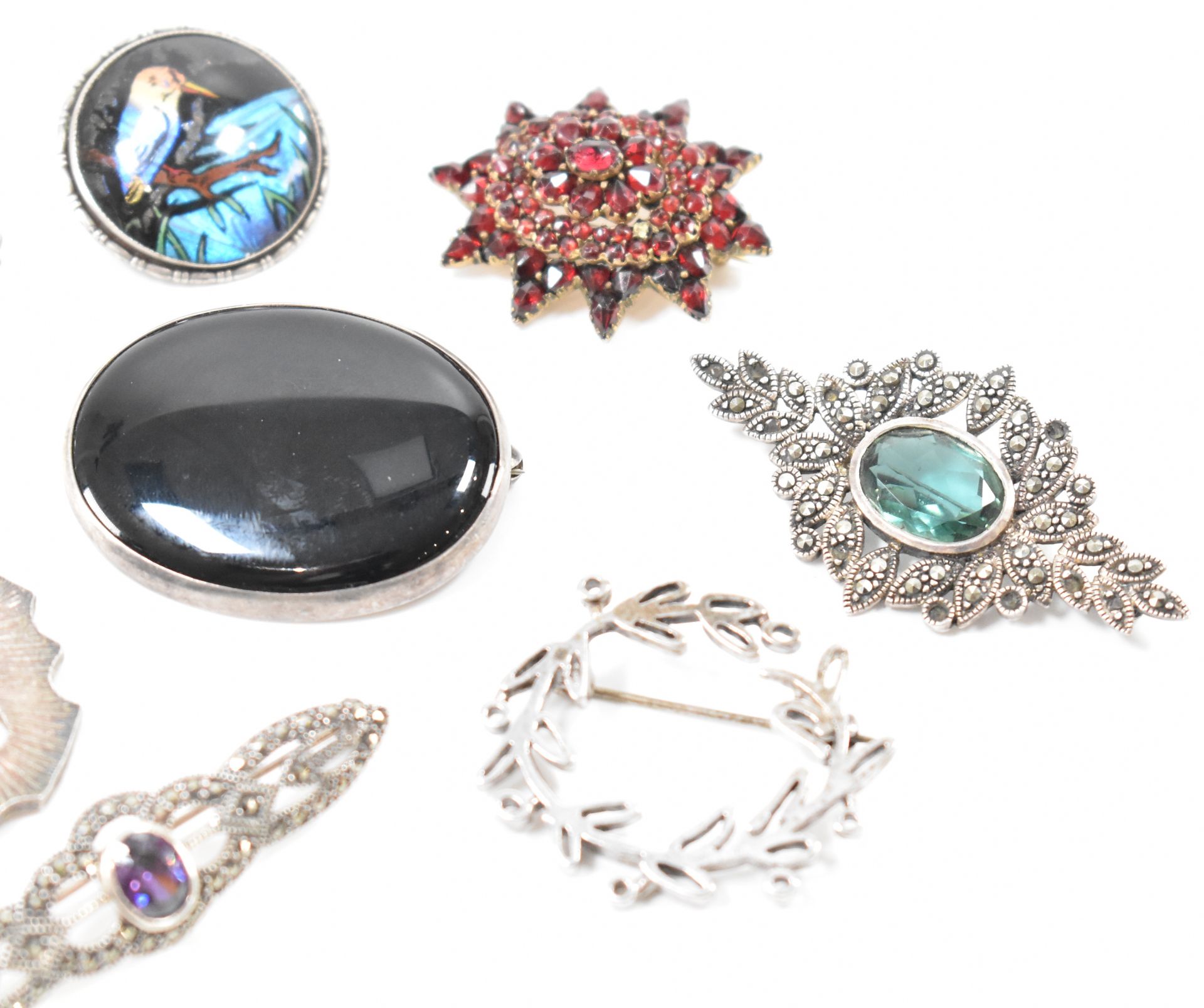EIGHT VINTAGE SILVER BROOCHES & VICTORIAN GARNET BROOCH - Image 3 of 4