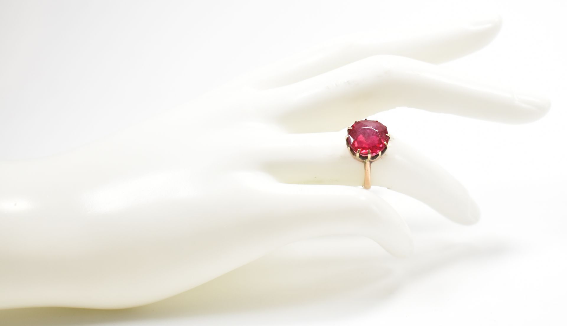 HALLMARKED 9CT GOLD & SYNTHETIC RUBY RING - Image 8 of 8