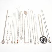 GROUP OF SILVER CHAIN NECKLACES & PENDANTS