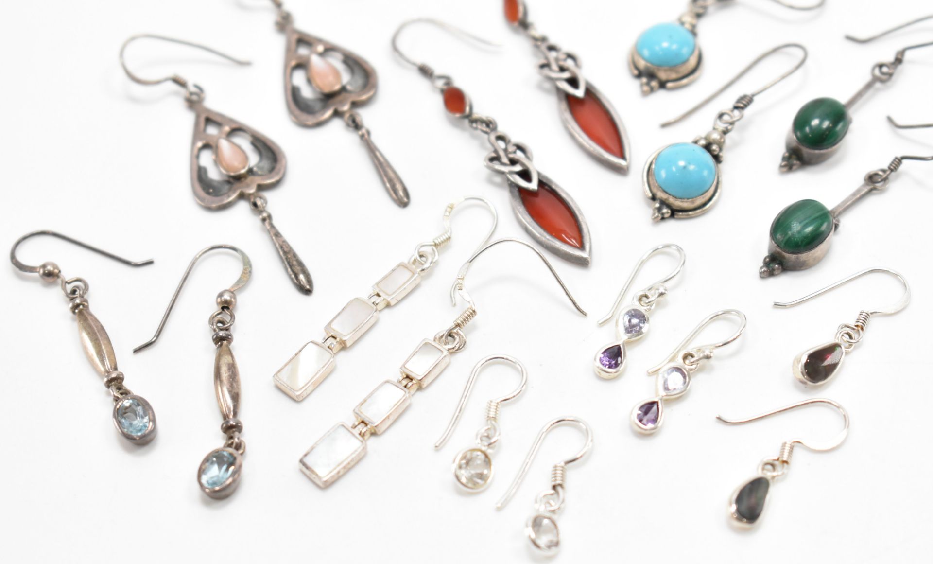 COLLECTION OF 925 SILVER STONE SET DROP EARRINGS - Bild 3 aus 3