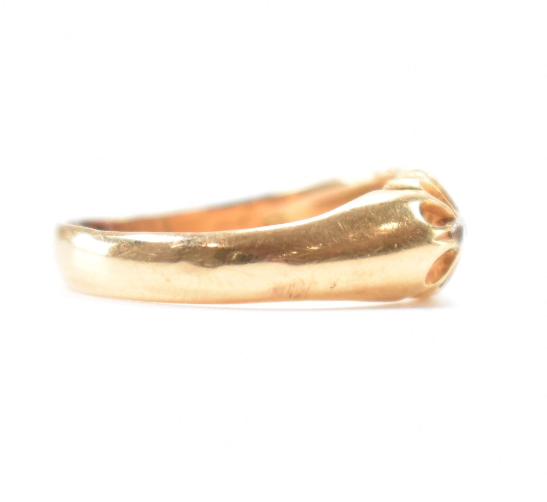 HALLMARKED 18CT GOLD & DIAMOND FIVE STONE RING - Image 5 of 7