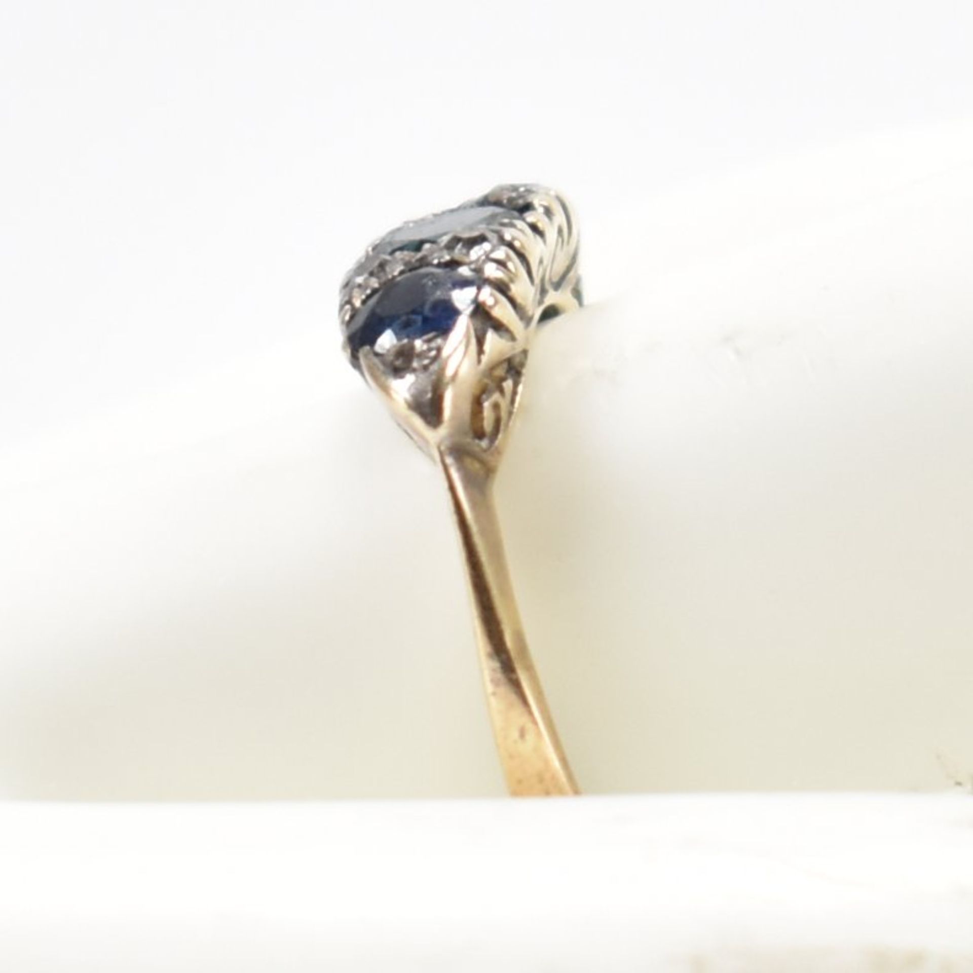 VINTAGE 9CT GOLD SAPPHIRE & DIAMOND RING - Bild 7 aus 8