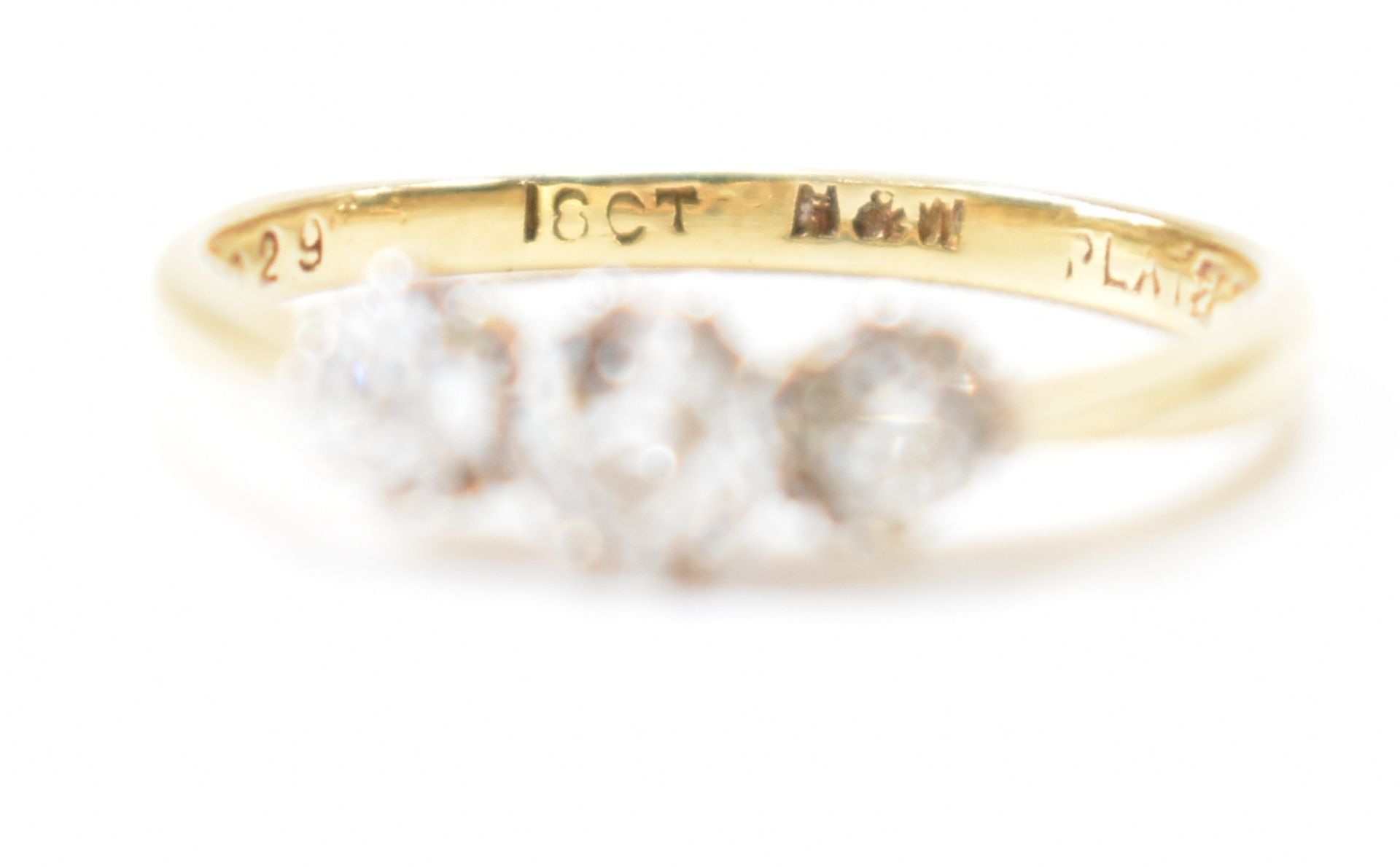 1920S 18CT GOLD & DIAMOND 3 STONE RING - Image 8 of 10