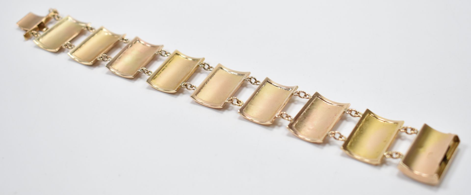 18CT GOLD CHINESE PANEL LINK CHAIN BRACELET - Image 6 of 6