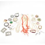 COLLECTION OF VINTAGE COSTUME JEWELLERY