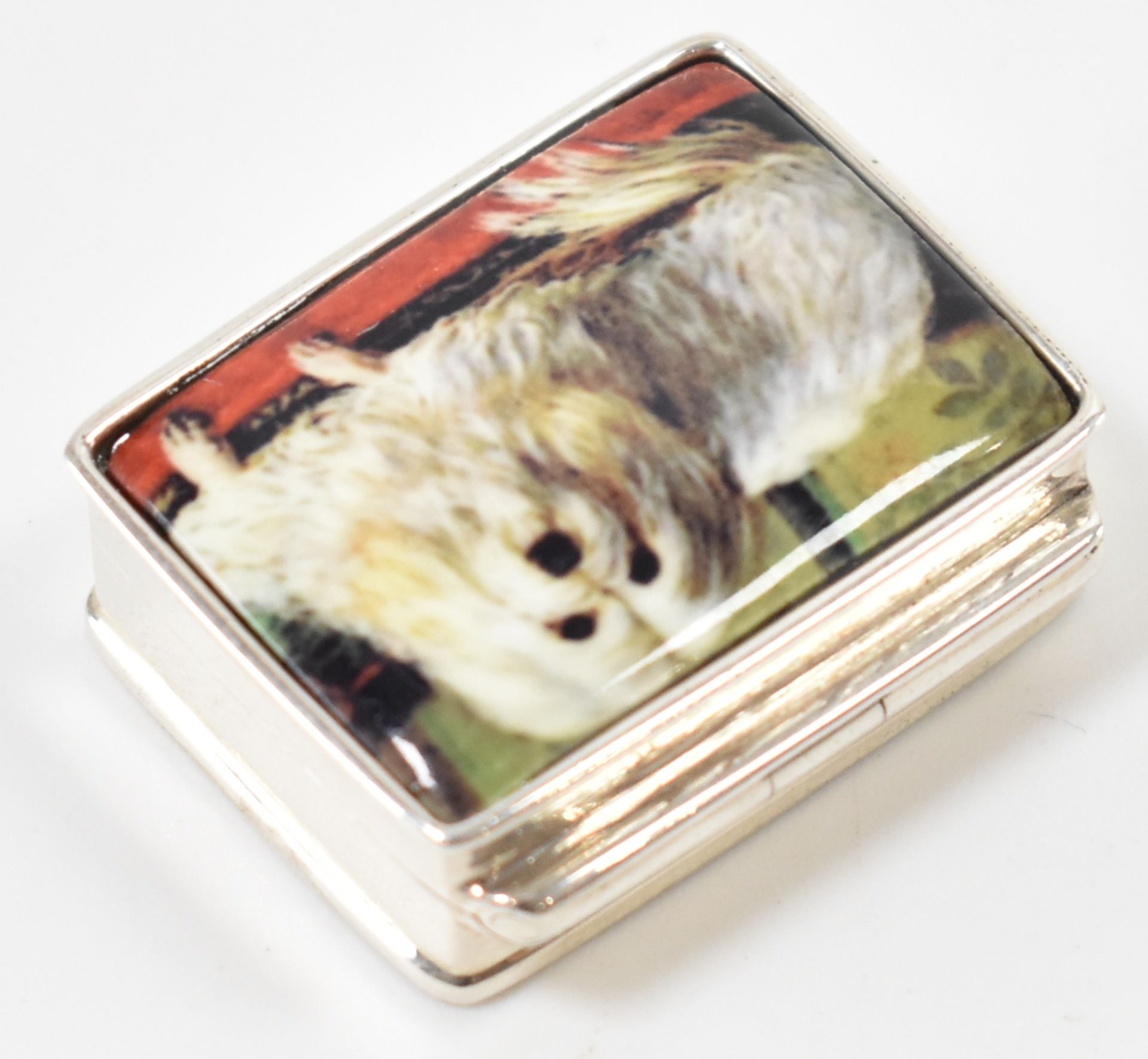 SILVER PILL BOX WITH ENAMELLED DOG PANEL - Image 2 of 4